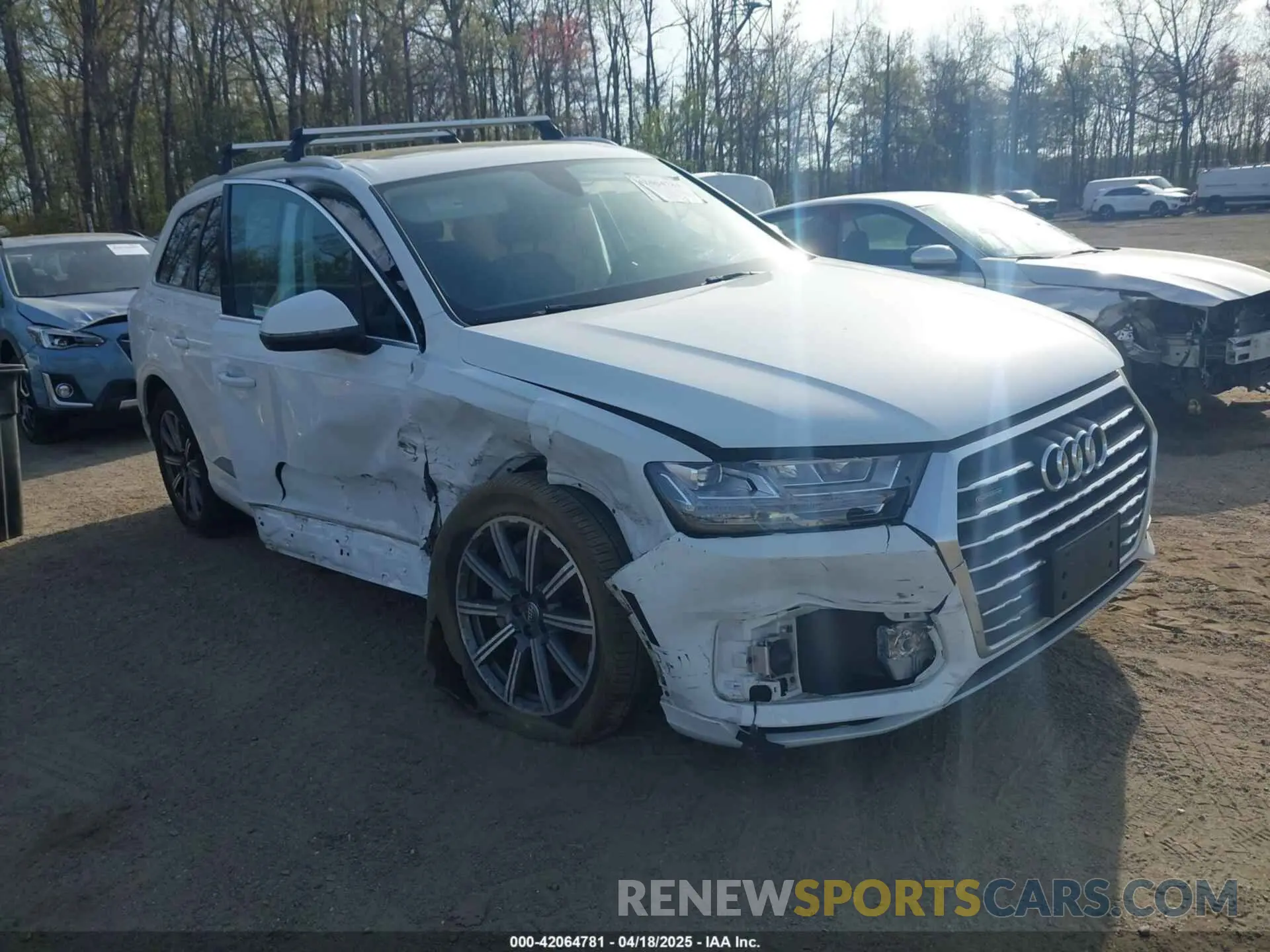 1 Photograph of a damaged car WA1LAAF76KD032719 AUDI Q7 2019