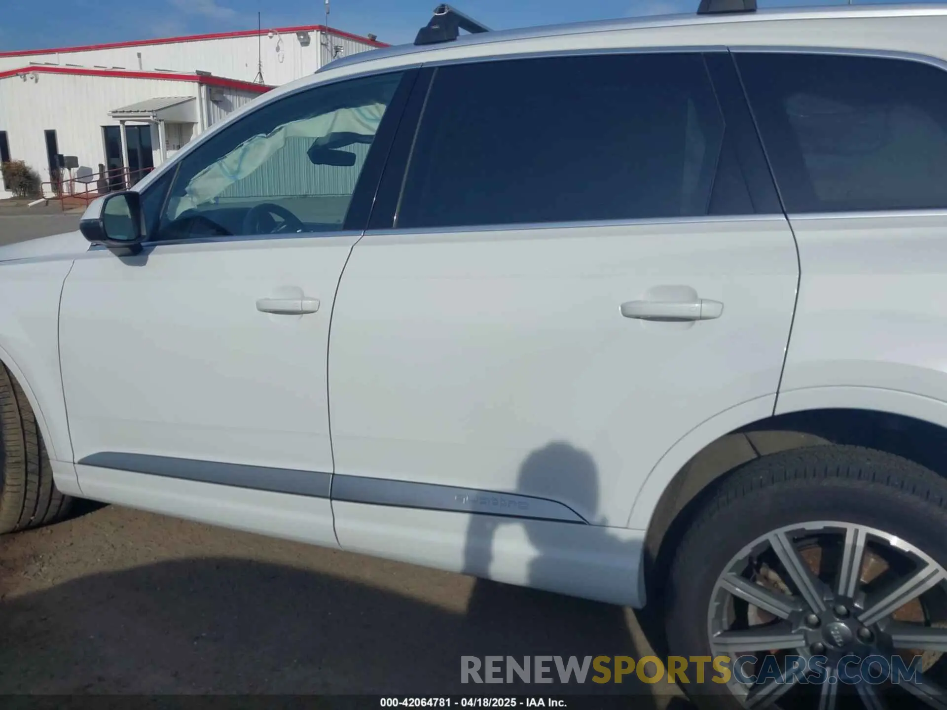 13 Photograph of a damaged car WA1LAAF76KD032719 AUDI Q7 2019