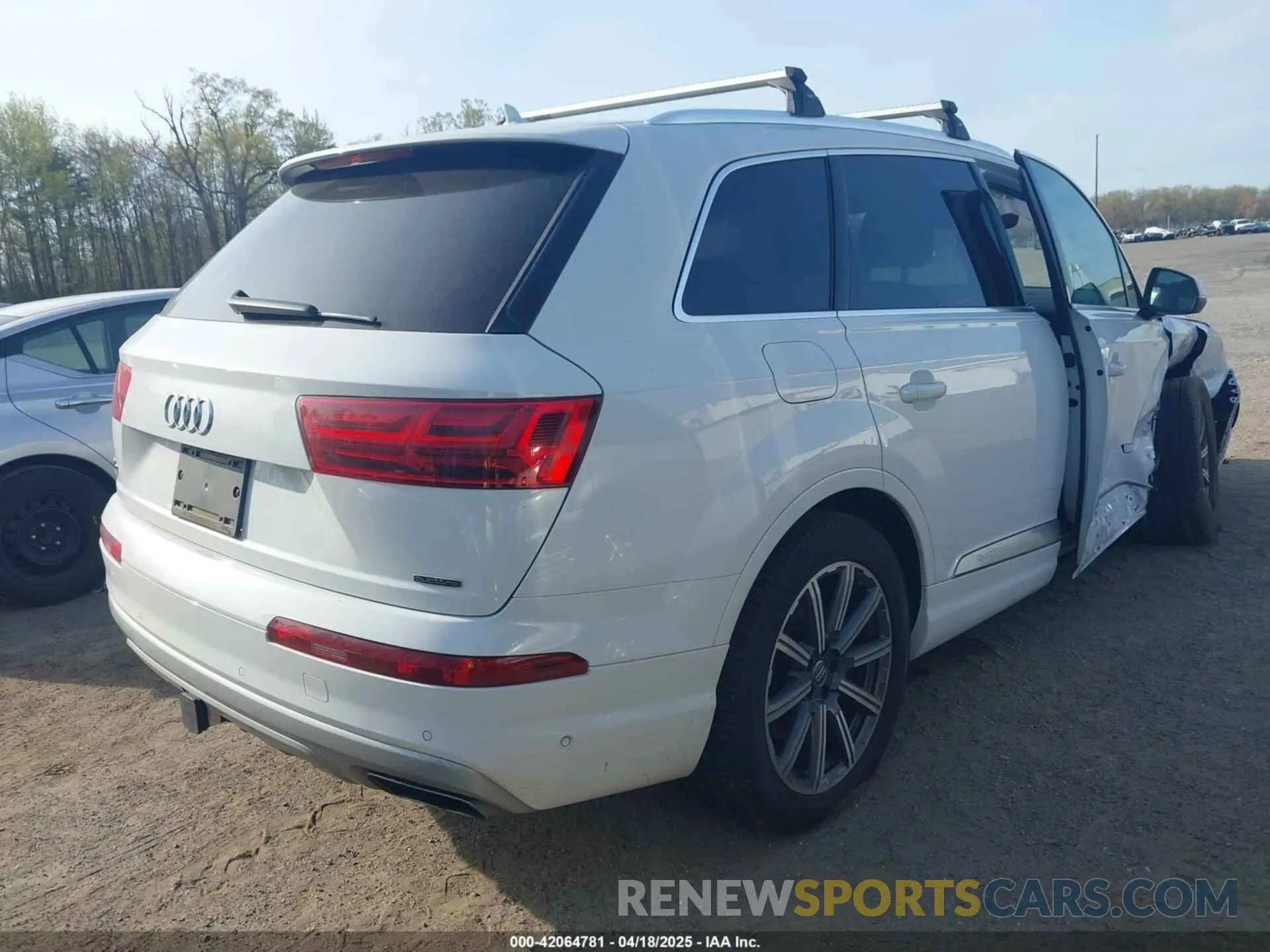 4 Photograph of a damaged car WA1LAAF76KD032719 AUDI Q7 2019
