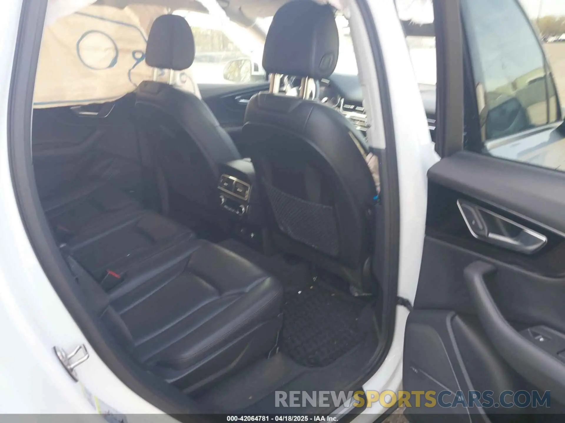 8 Photograph of a damaged car WA1LAAF76KD032719 AUDI Q7 2019