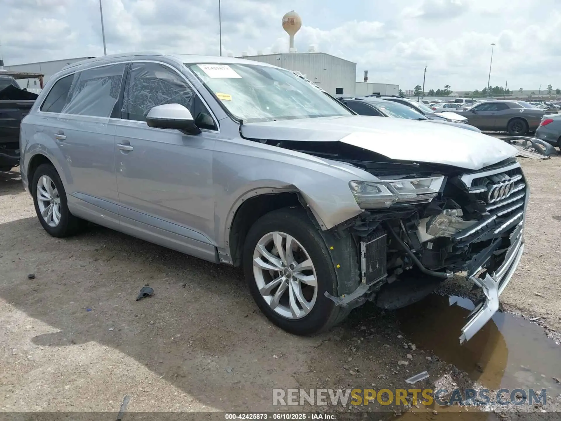 1 Photograph of a damaged car WA1LAAF76KD042912 AUDI Q7 2019