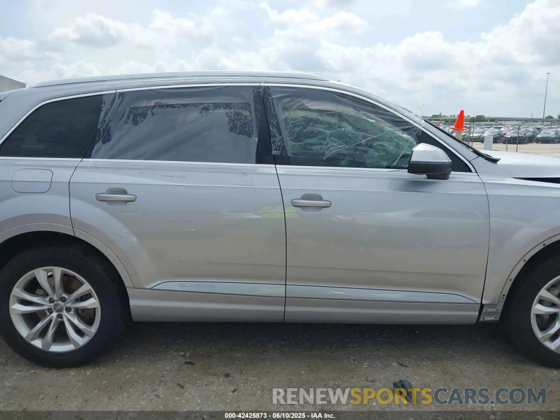 13 Photograph of a damaged car WA1LAAF76KD042912 AUDI Q7 2019