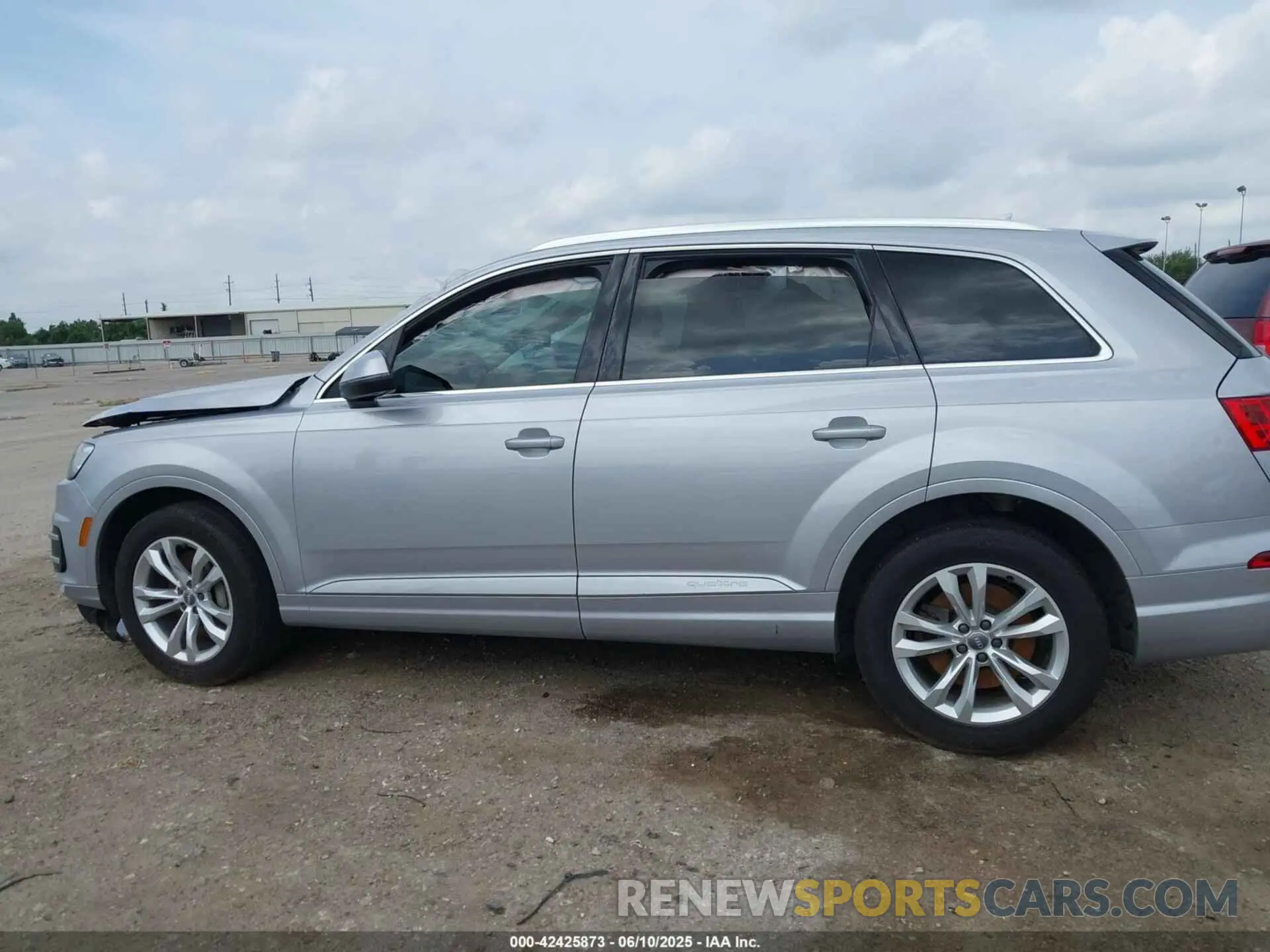 14 Photograph of a damaged car WA1LAAF76KD042912 AUDI Q7 2019