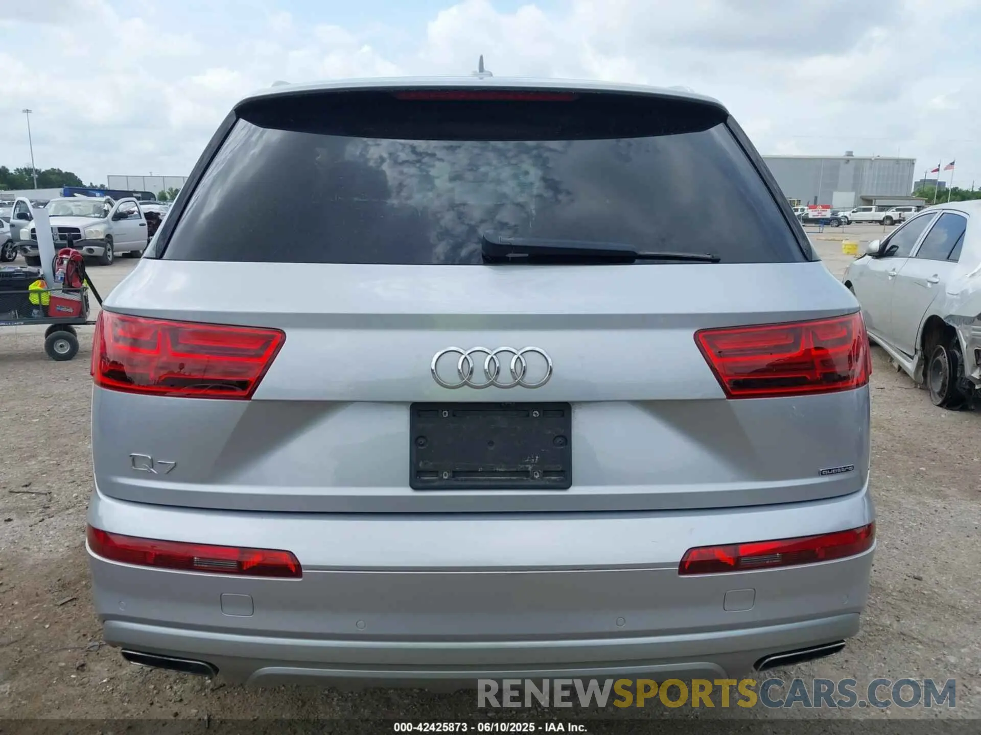 16 Photograph of a damaged car WA1LAAF76KD042912 AUDI Q7 2019