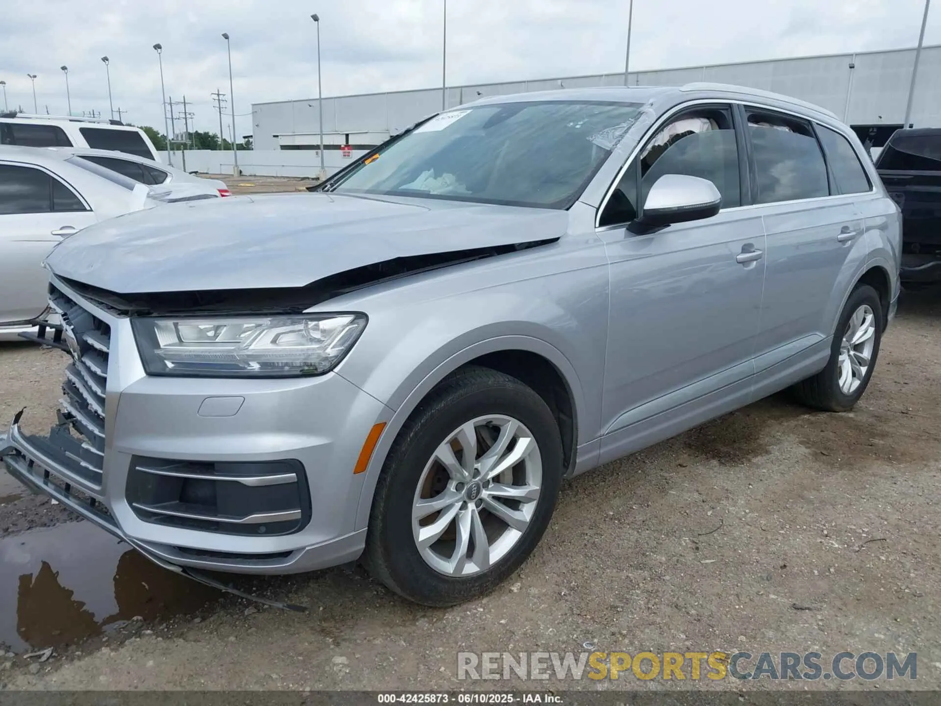 2 Photograph of a damaged car WA1LAAF76KD042912 AUDI Q7 2019