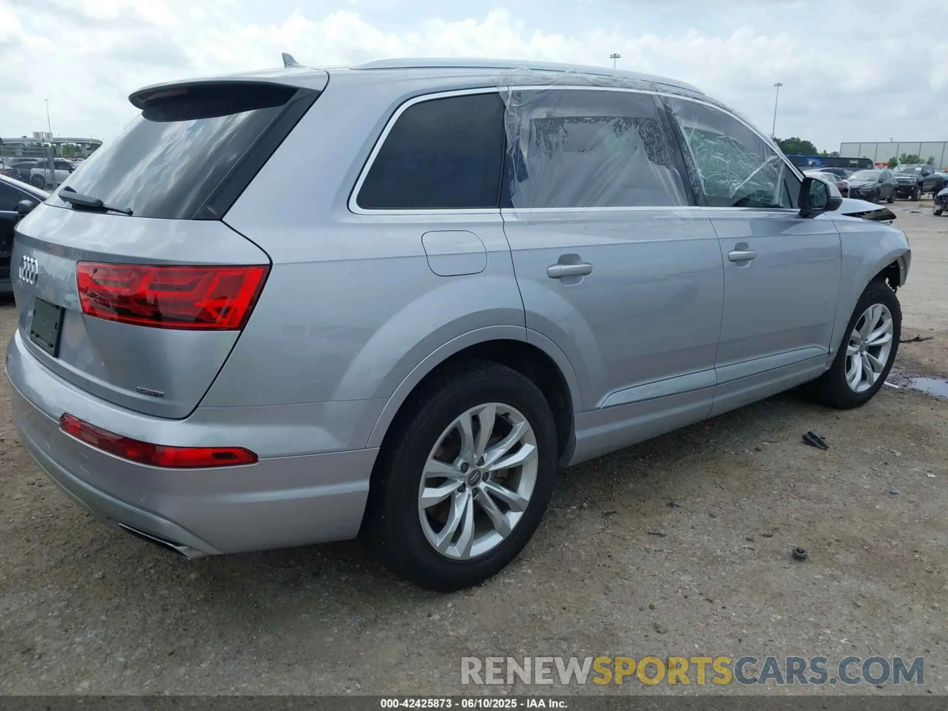 4 Photograph of a damaged car WA1LAAF76KD042912 AUDI Q7 2019