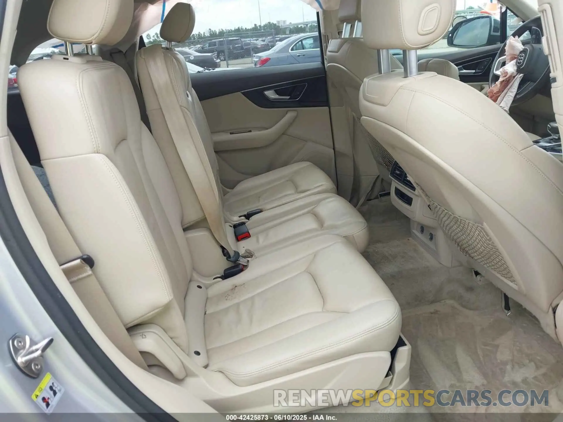 8 Photograph of a damaged car WA1LAAF76KD042912 AUDI Q7 2019