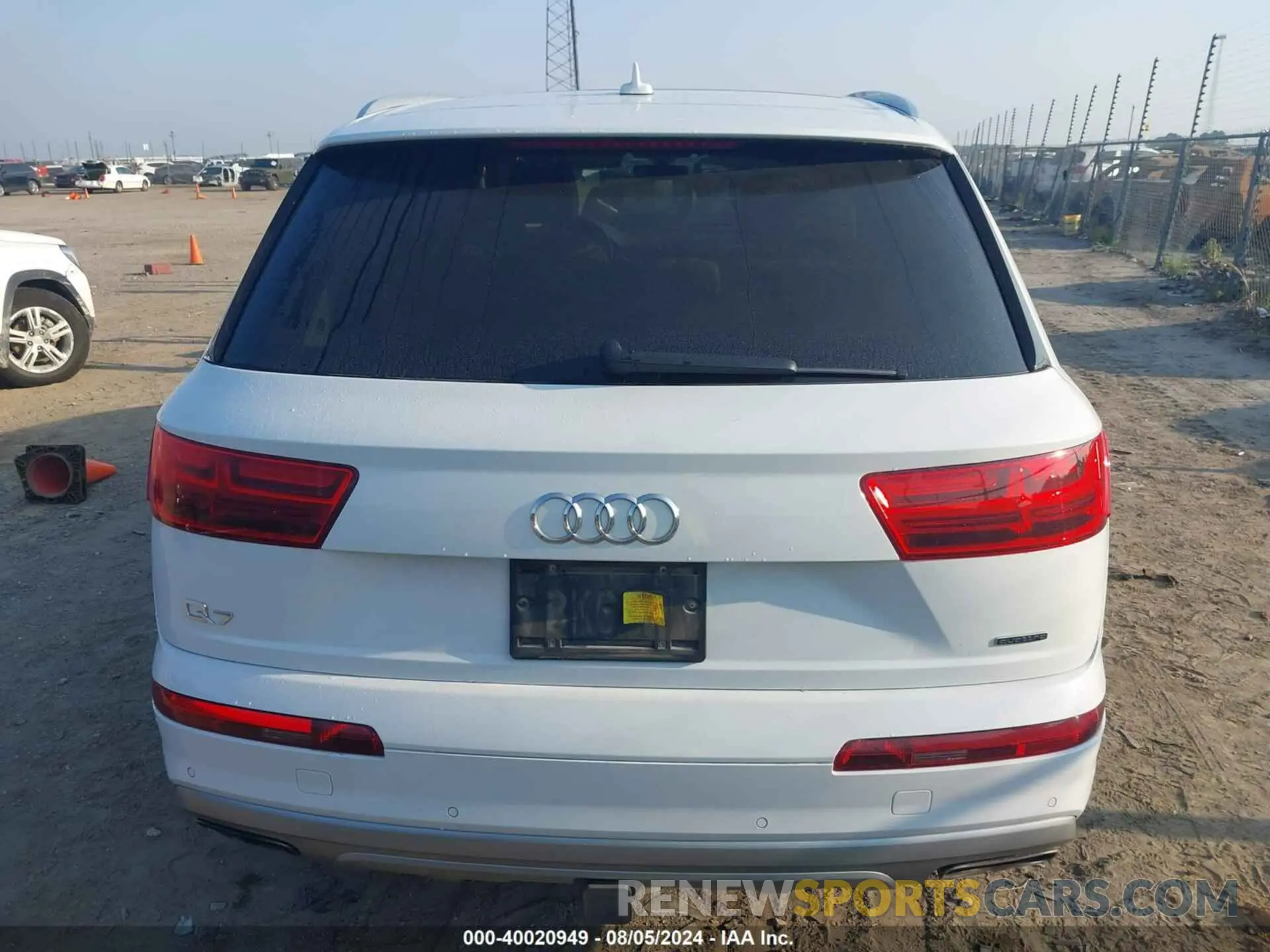 16 Photograph of a damaged car WA1LAAF76KD048368 AUDI Q7 2019