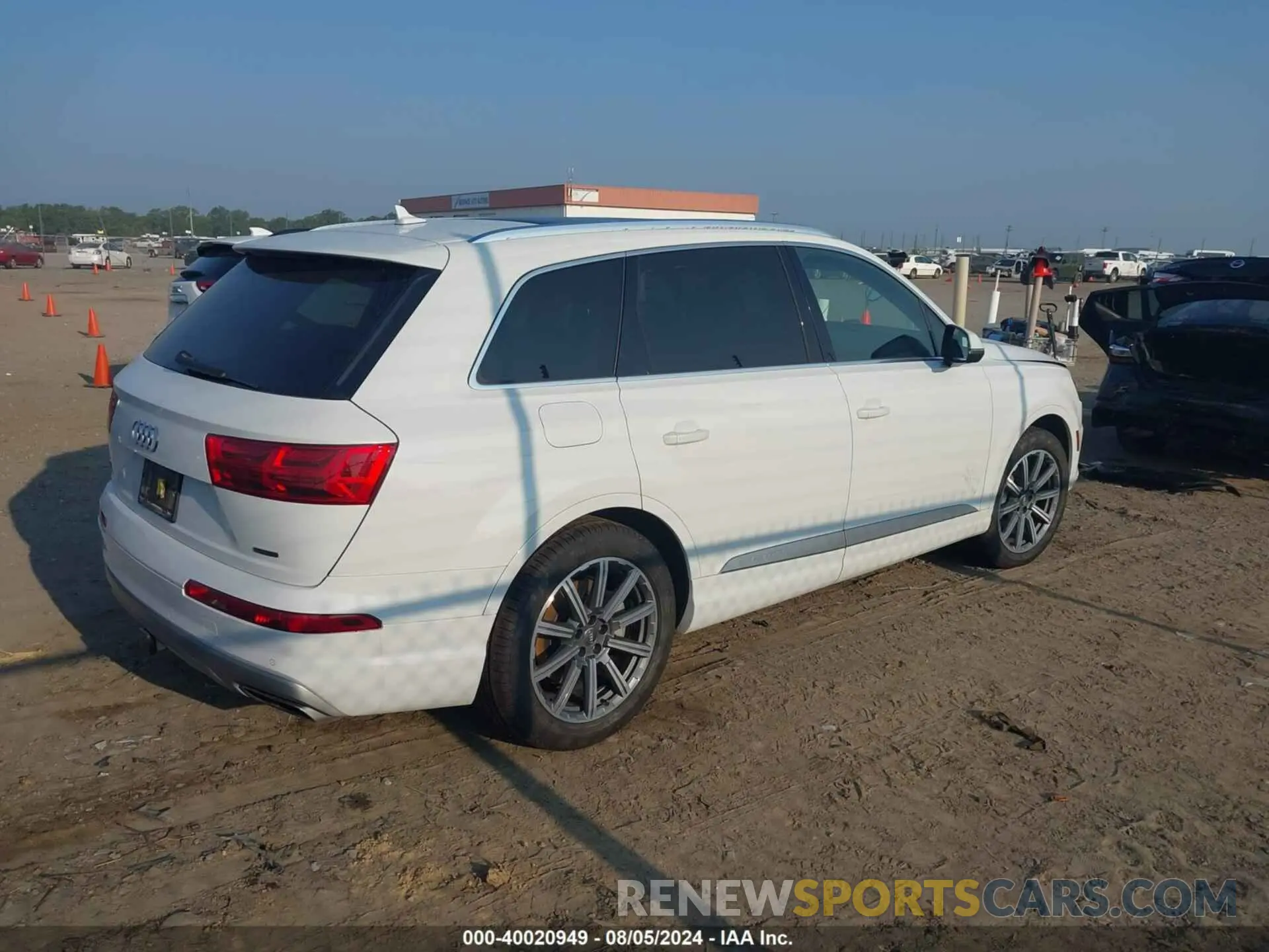 4 Photograph of a damaged car WA1LAAF76KD048368 AUDI Q7 2019