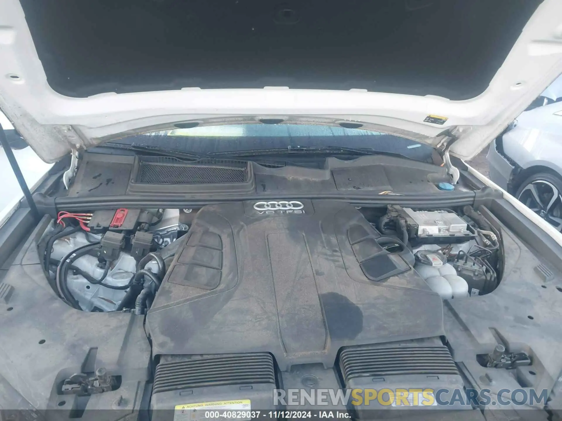 10 Photograph of a damaged car WA1LAAF77KD007411 AUDI Q7 2019