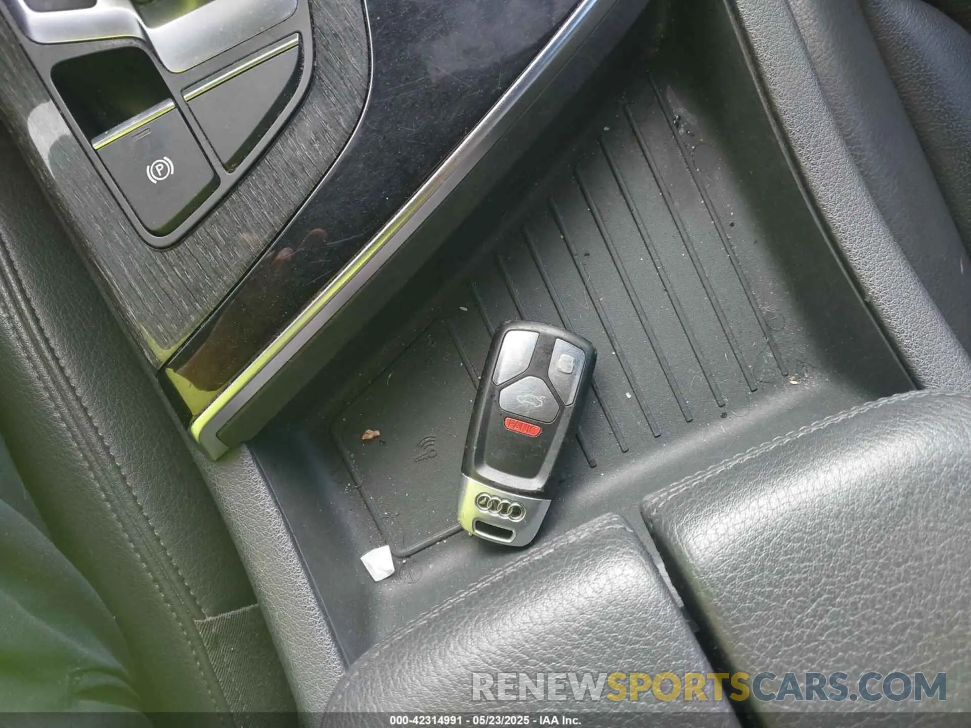 11 Photograph of a damaged car WA1LAAF78KD001374 AUDI Q7 2019