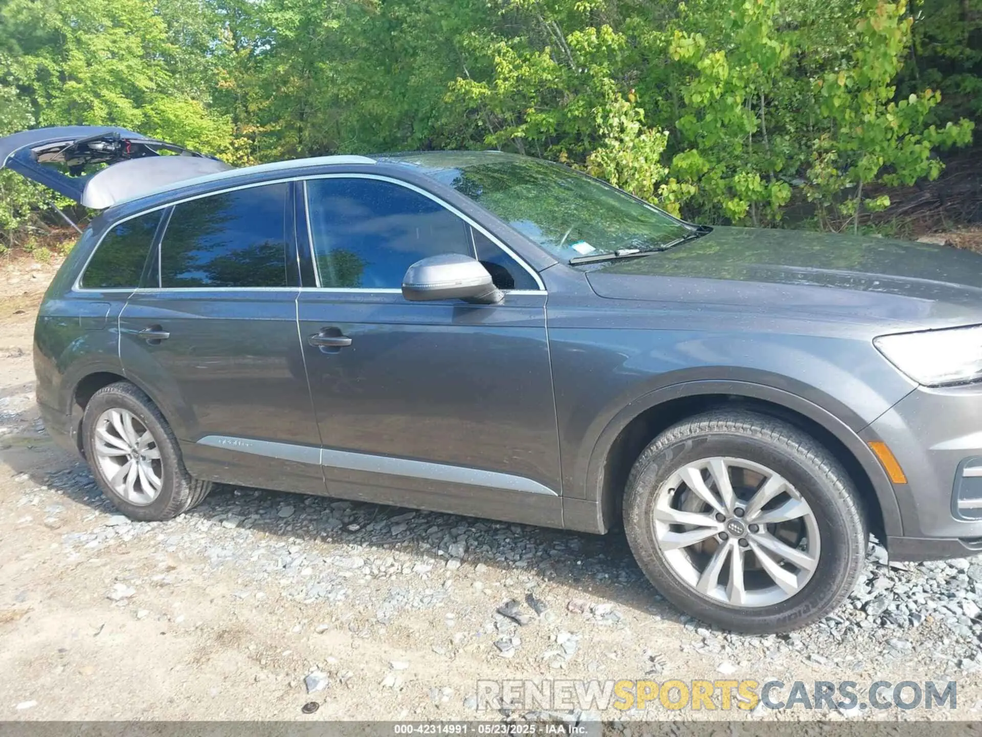 13 Photograph of a damaged car WA1LAAF78KD001374 AUDI Q7 2019