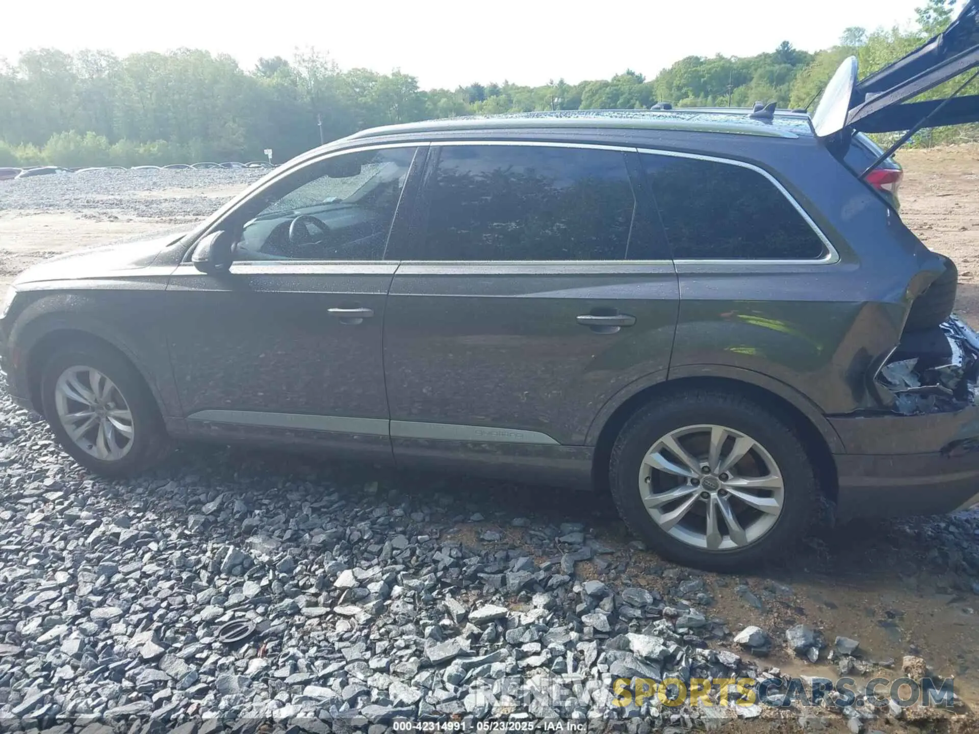 14 Photograph of a damaged car WA1LAAF78KD001374 AUDI Q7 2019
