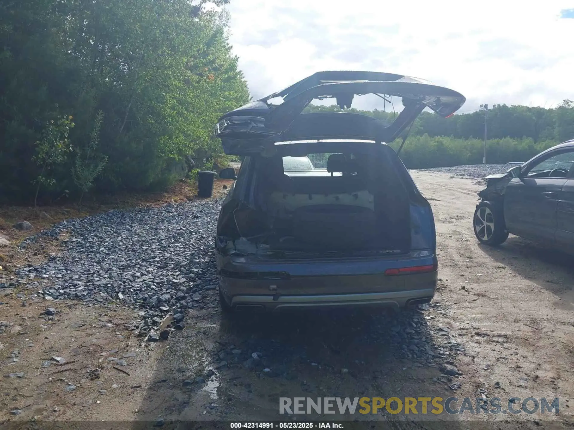 16 Photograph of a damaged car WA1LAAF78KD001374 AUDI Q7 2019