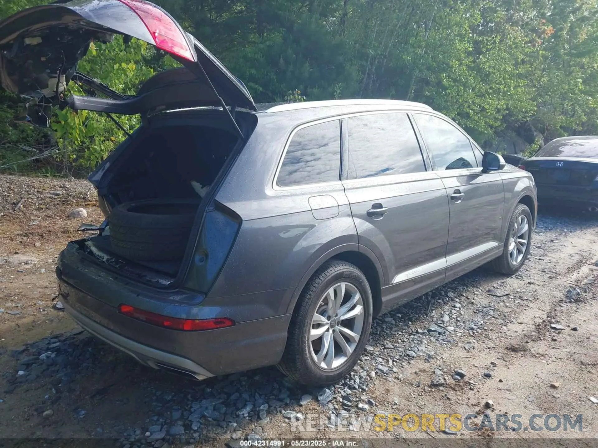 4 Photograph of a damaged car WA1LAAF78KD001374 AUDI Q7 2019