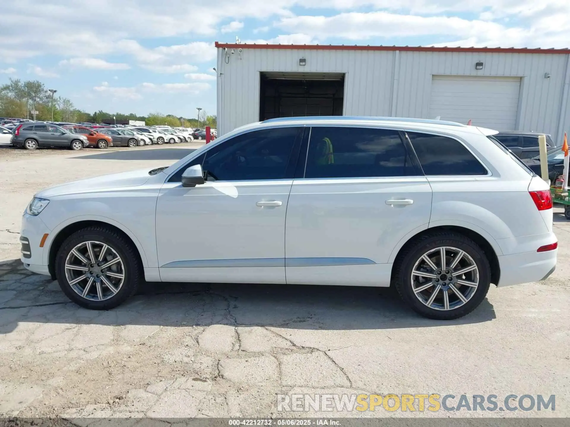 14 Photograph of a damaged car WA1LAAF78KD002413 AUDI Q7 2019