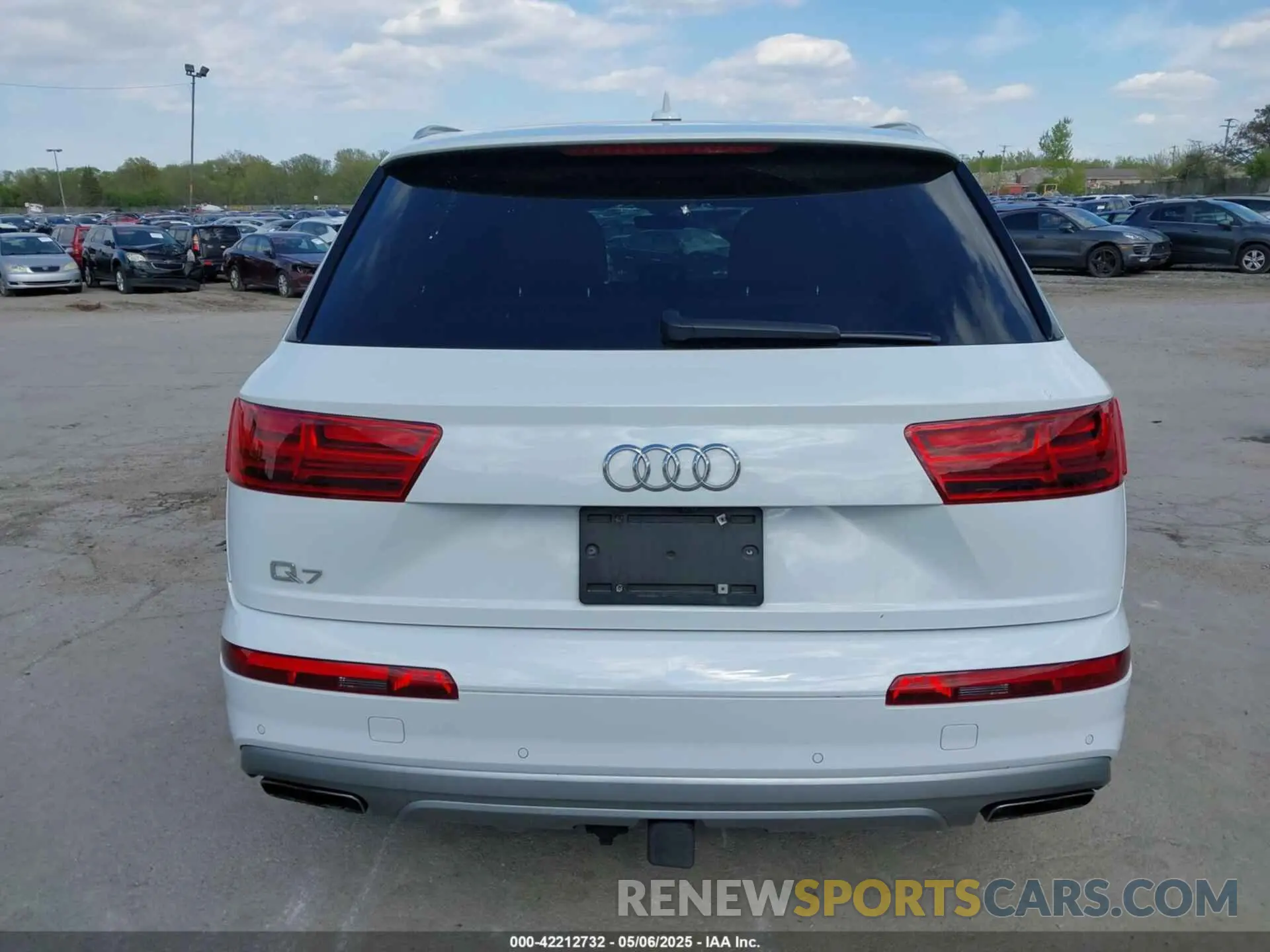 16 Photograph of a damaged car WA1LAAF78KD002413 AUDI Q7 2019