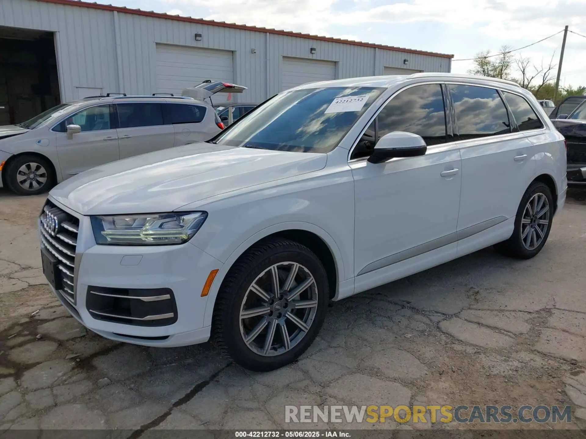 2 Photograph of a damaged car WA1LAAF78KD002413 AUDI Q7 2019