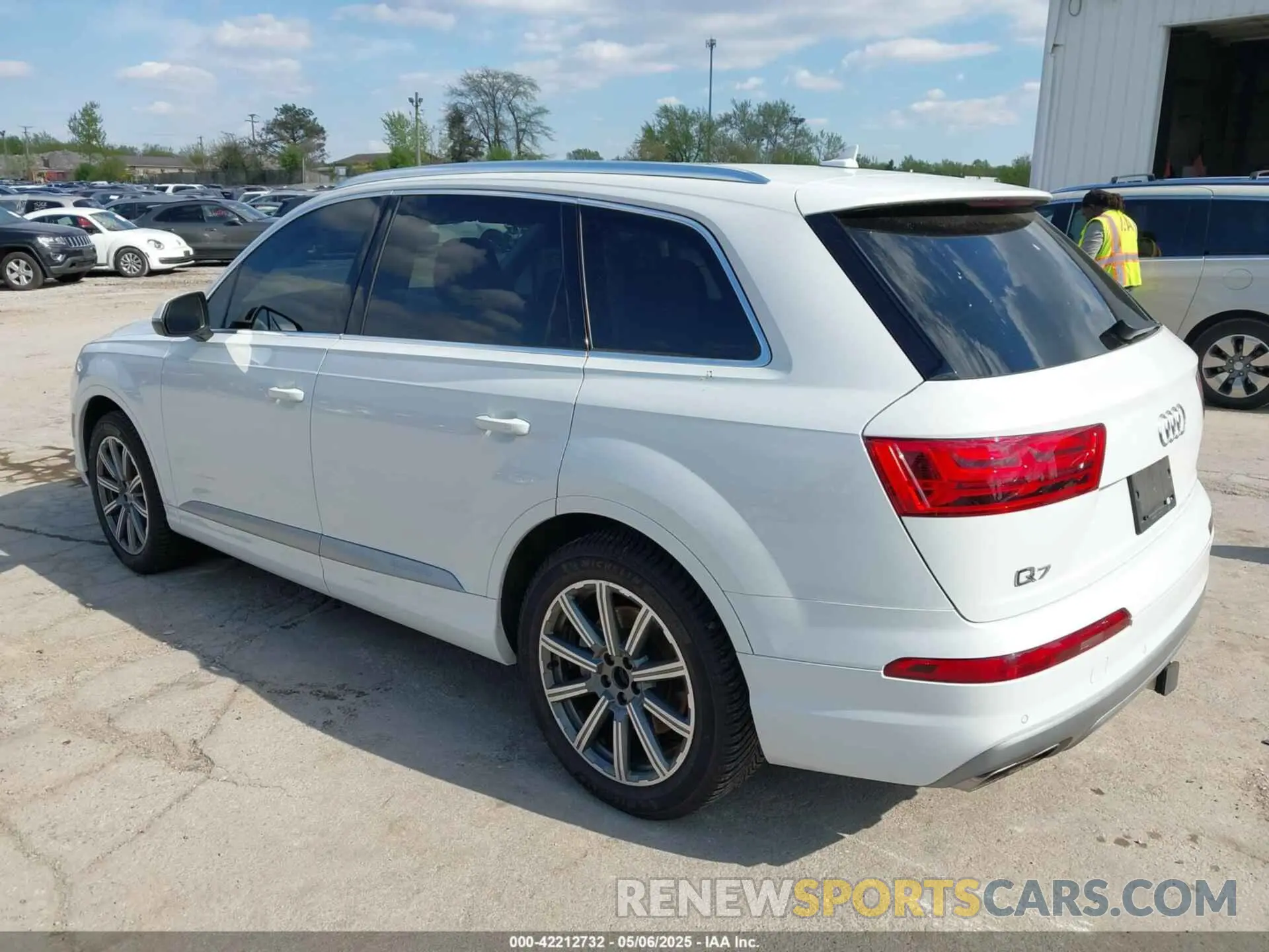 3 Photograph of a damaged car WA1LAAF78KD002413 AUDI Q7 2019