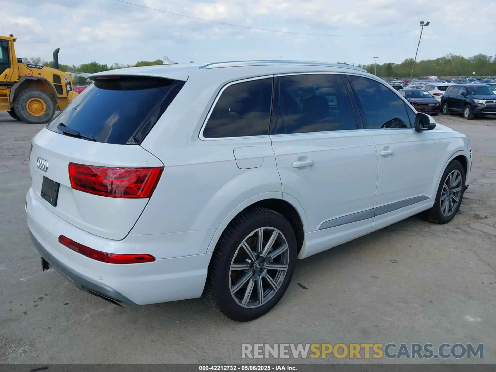 4 Photograph of a damaged car WA1LAAF78KD002413 AUDI Q7 2019