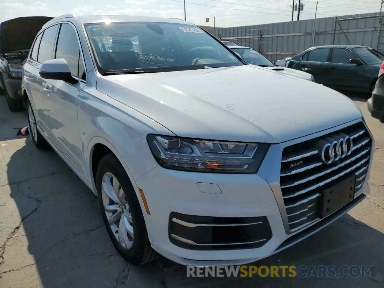 1 Photograph of a damaged car WA1LAAF78KD004713 AUDI Q7 2019