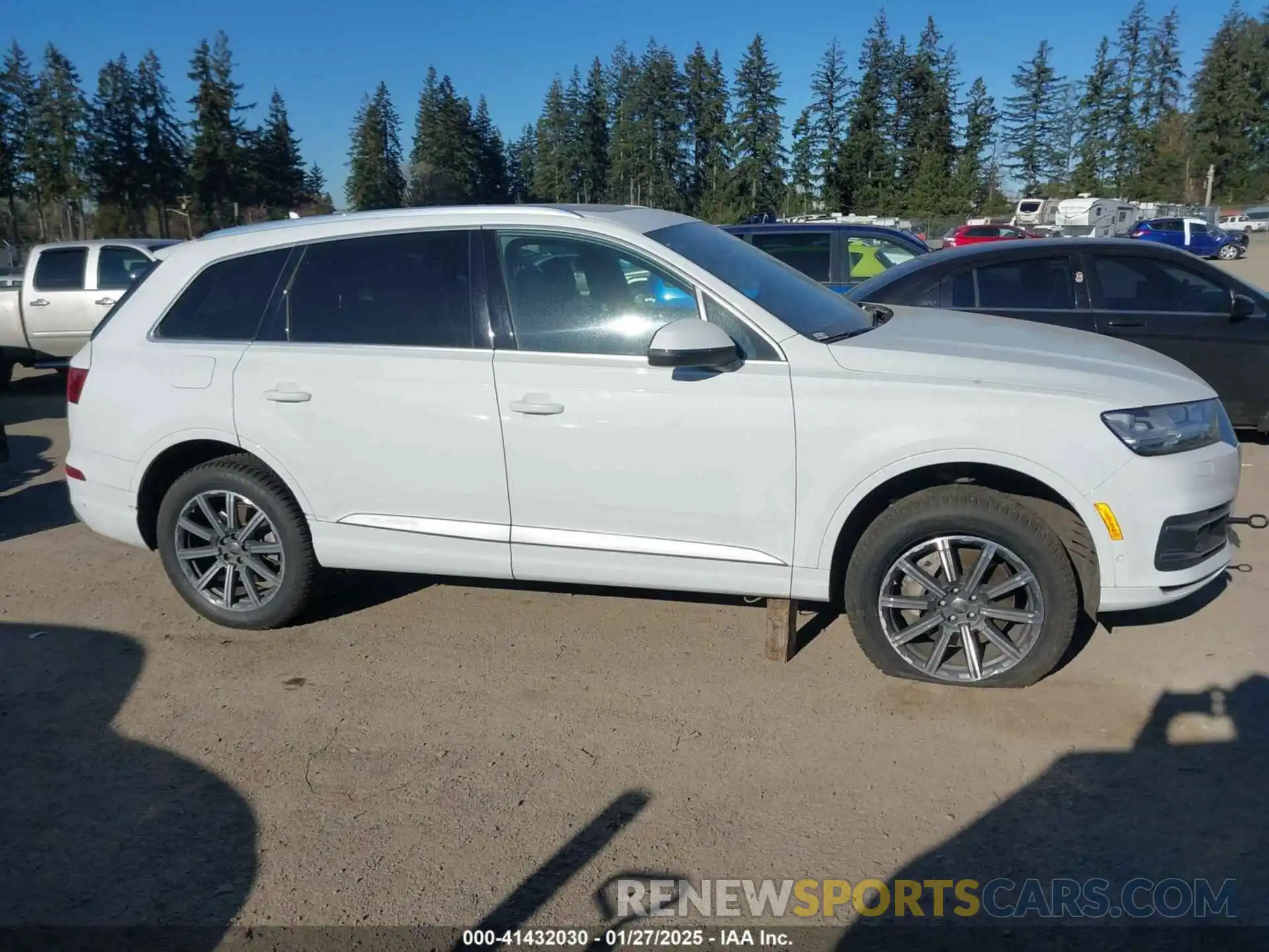 13 Photograph of a damaged car WA1LAAF78KD006428 AUDI Q7 2019