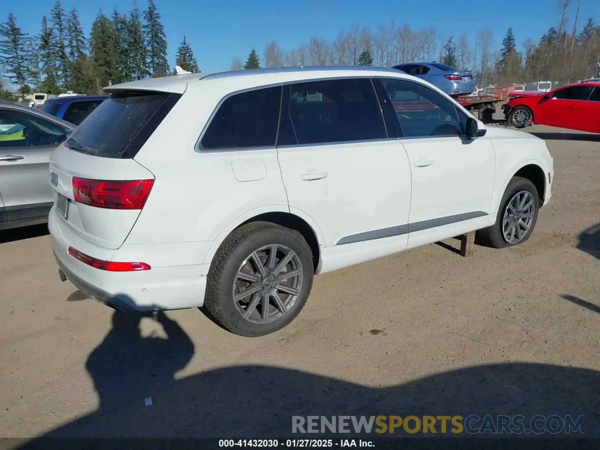 4 Photograph of a damaged car WA1LAAF78KD006428 AUDI Q7 2019