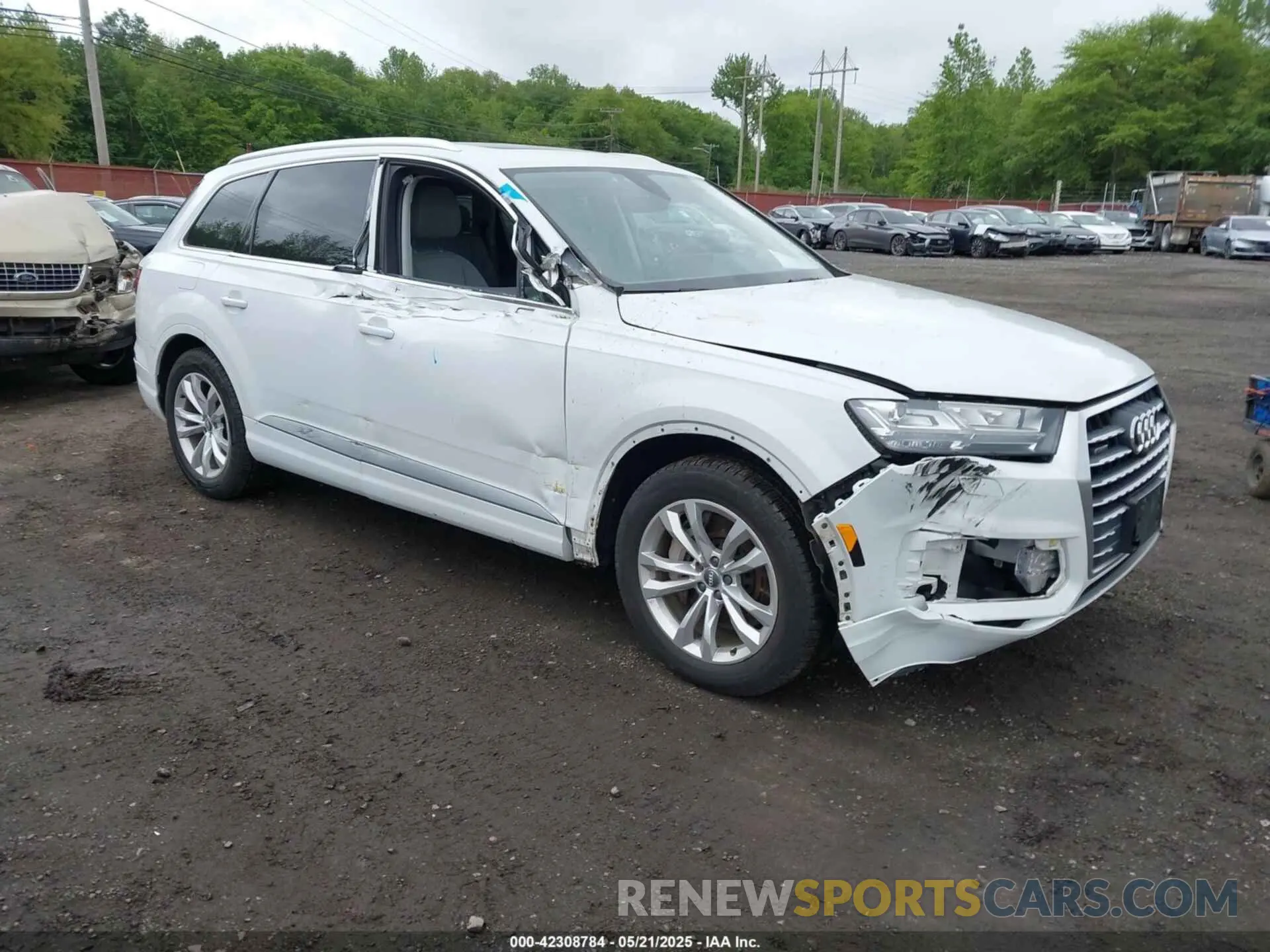 1 Photograph of a damaged car WA1LAAF78KD008289 AUDI Q7 2019