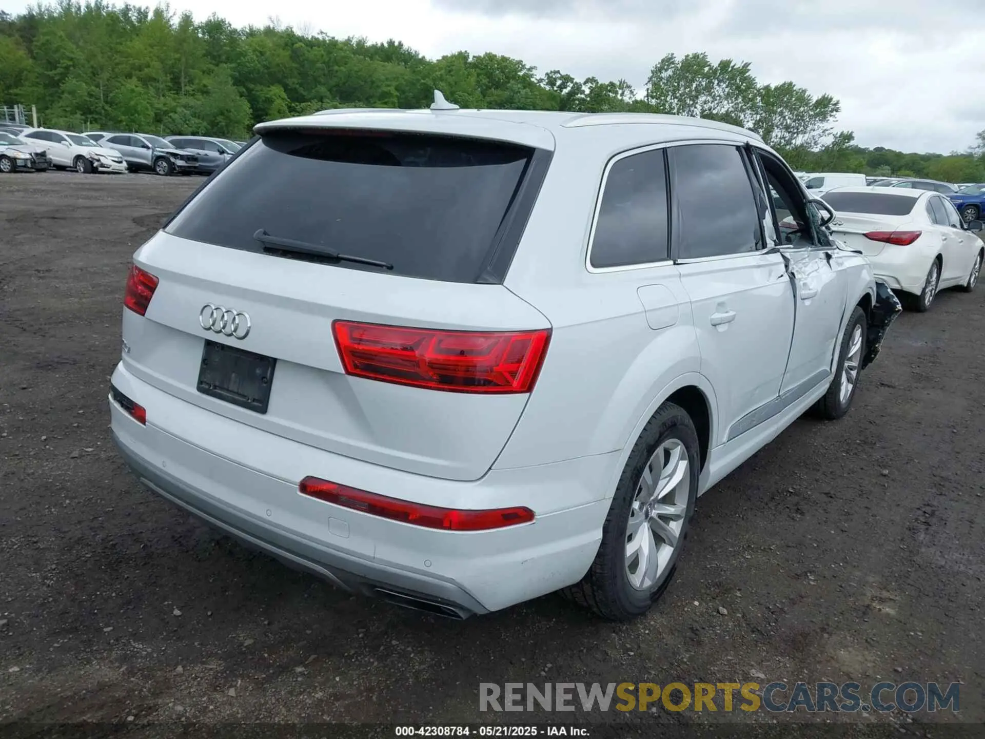 18 Photograph of a damaged car WA1LAAF78KD008289 AUDI Q7 2019