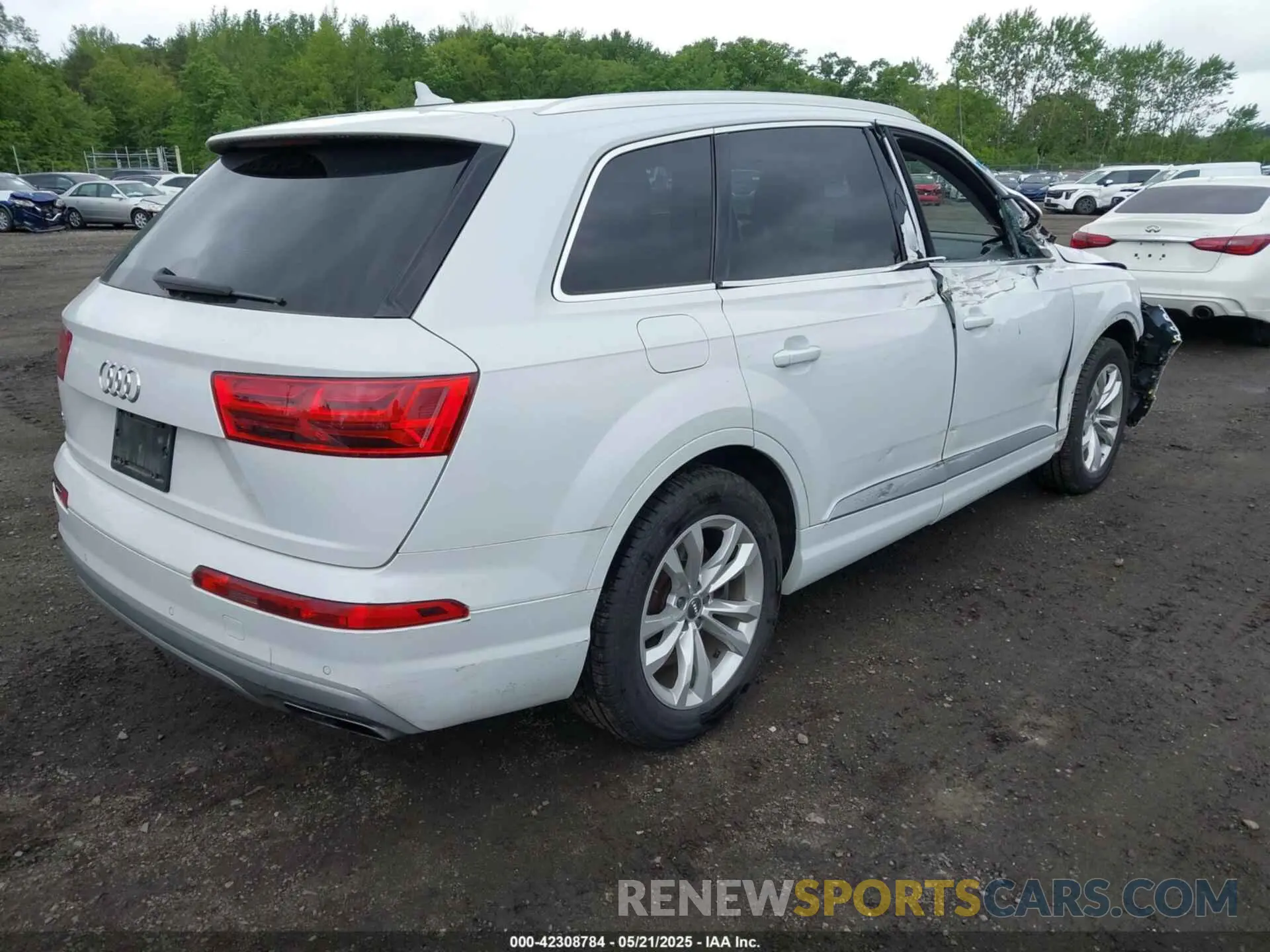 4 Photograph of a damaged car WA1LAAF78KD008289 AUDI Q7 2019