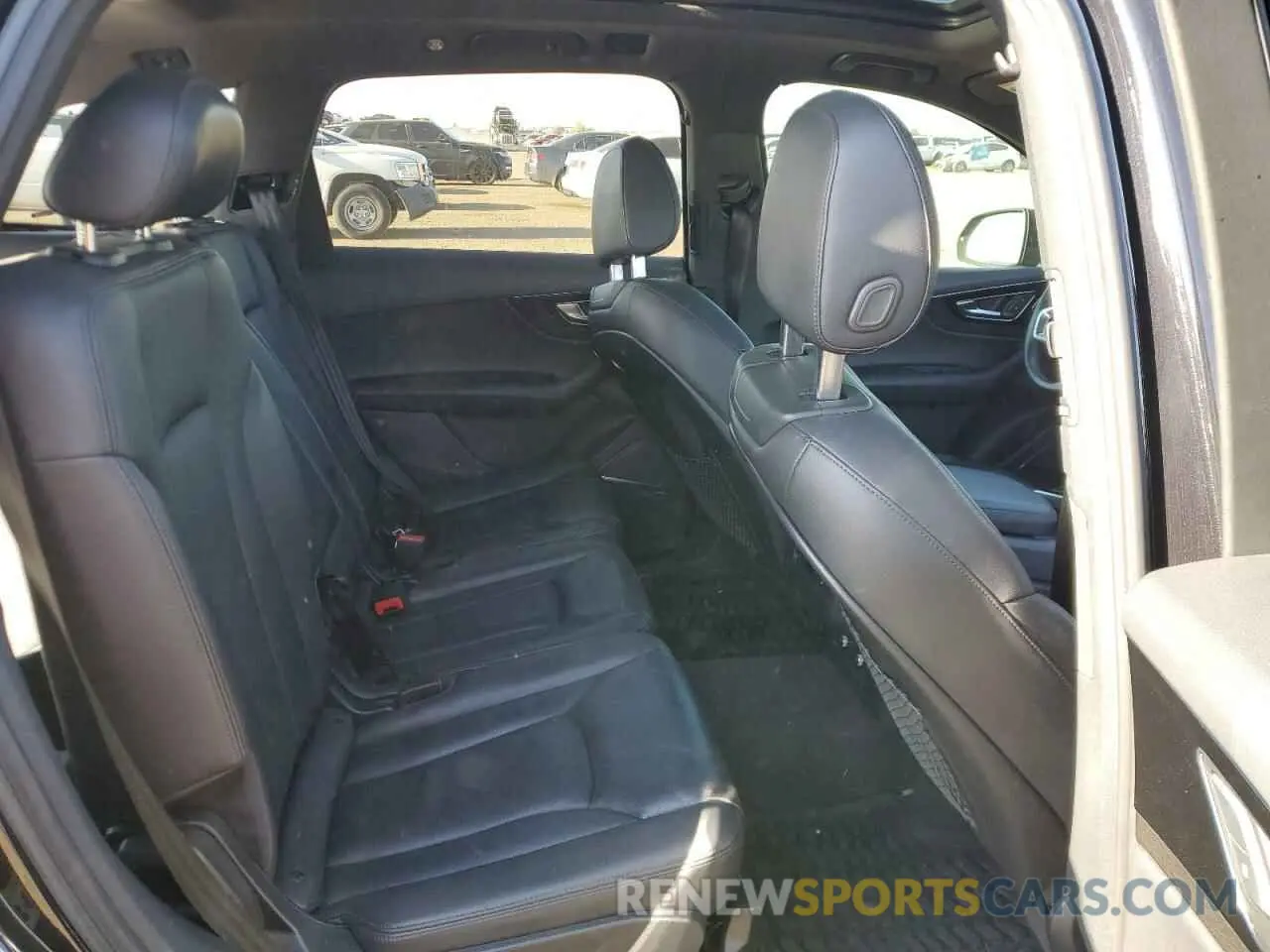 11 Photograph of a damaged car WA1LAAF78KD012553 AUDI Q7 2019