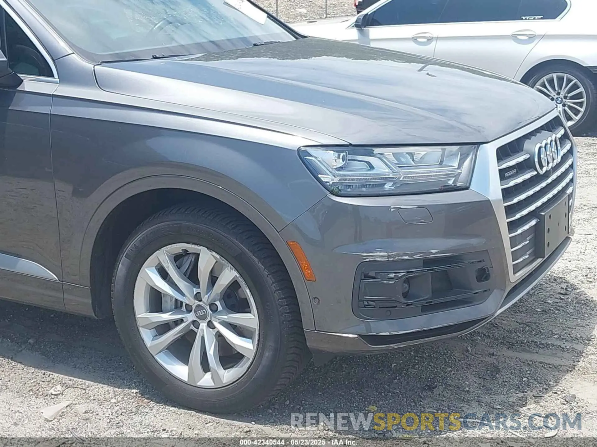 18 Photograph of a damaged car WA1LAAF78KD012598 AUDI Q7 2019