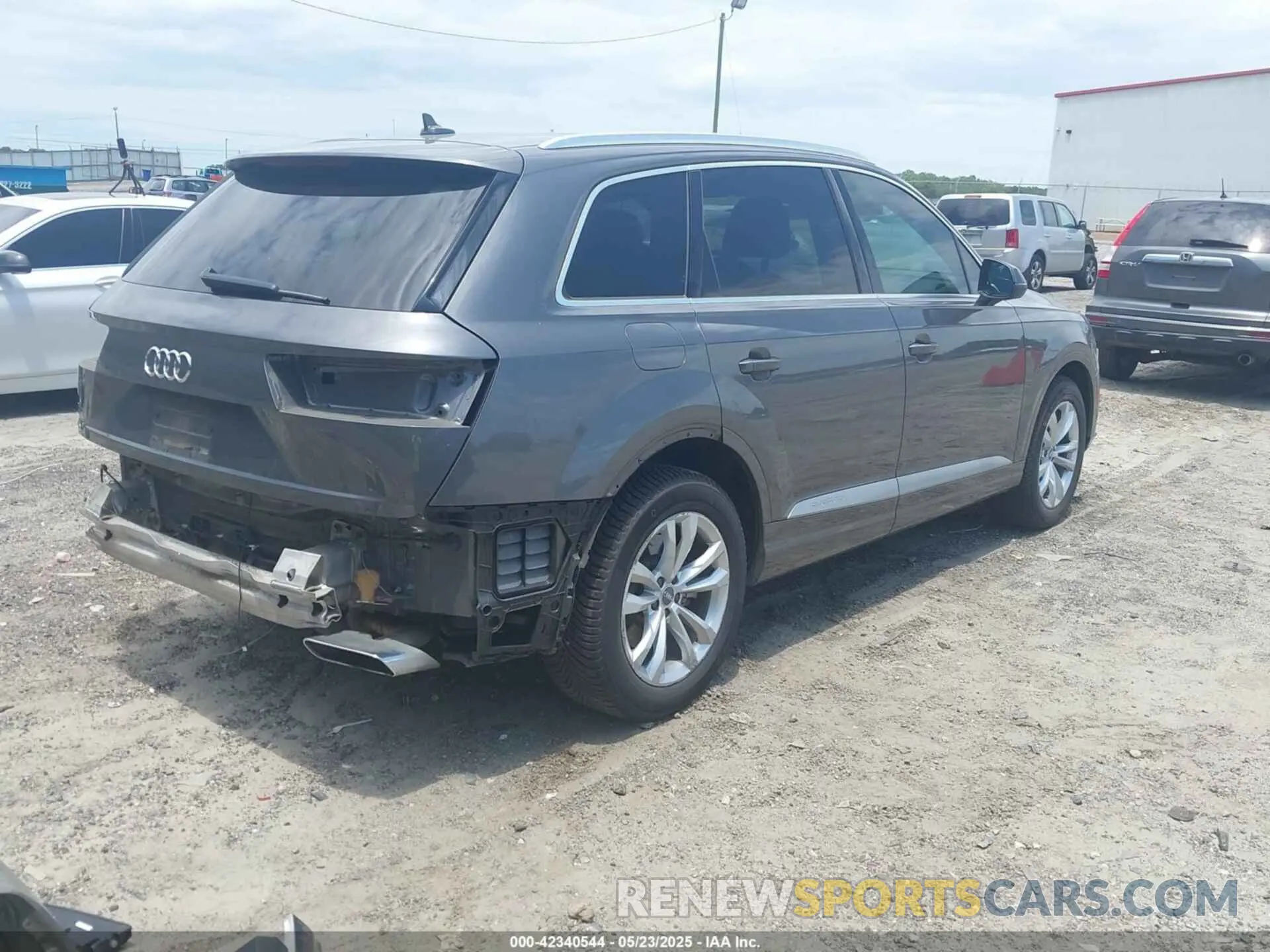 4 Photograph of a damaged car WA1LAAF78KD012598 AUDI Q7 2019