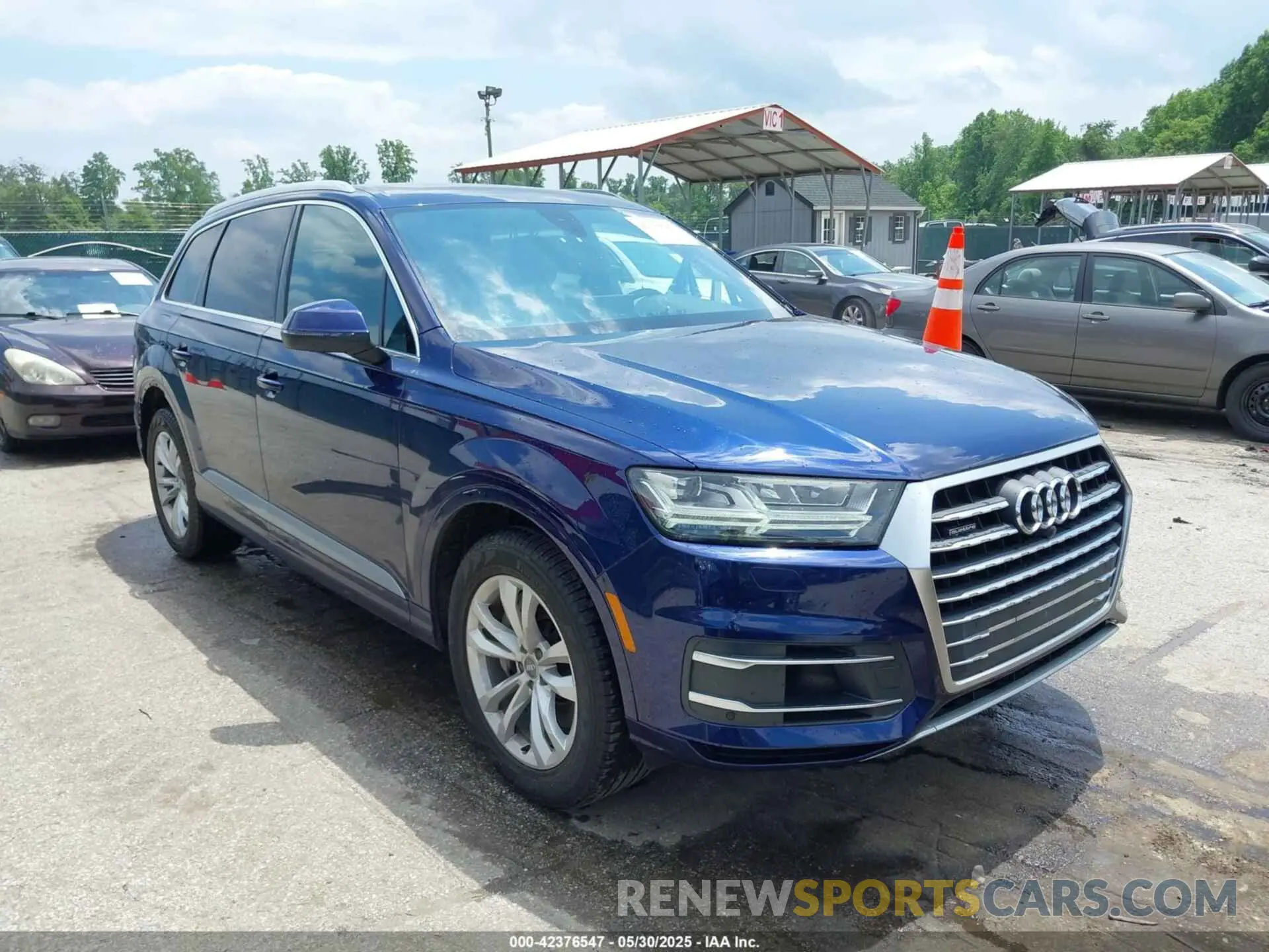1 Photograph of a damaged car WA1LAAF78KD037422 AUDI Q7 2019