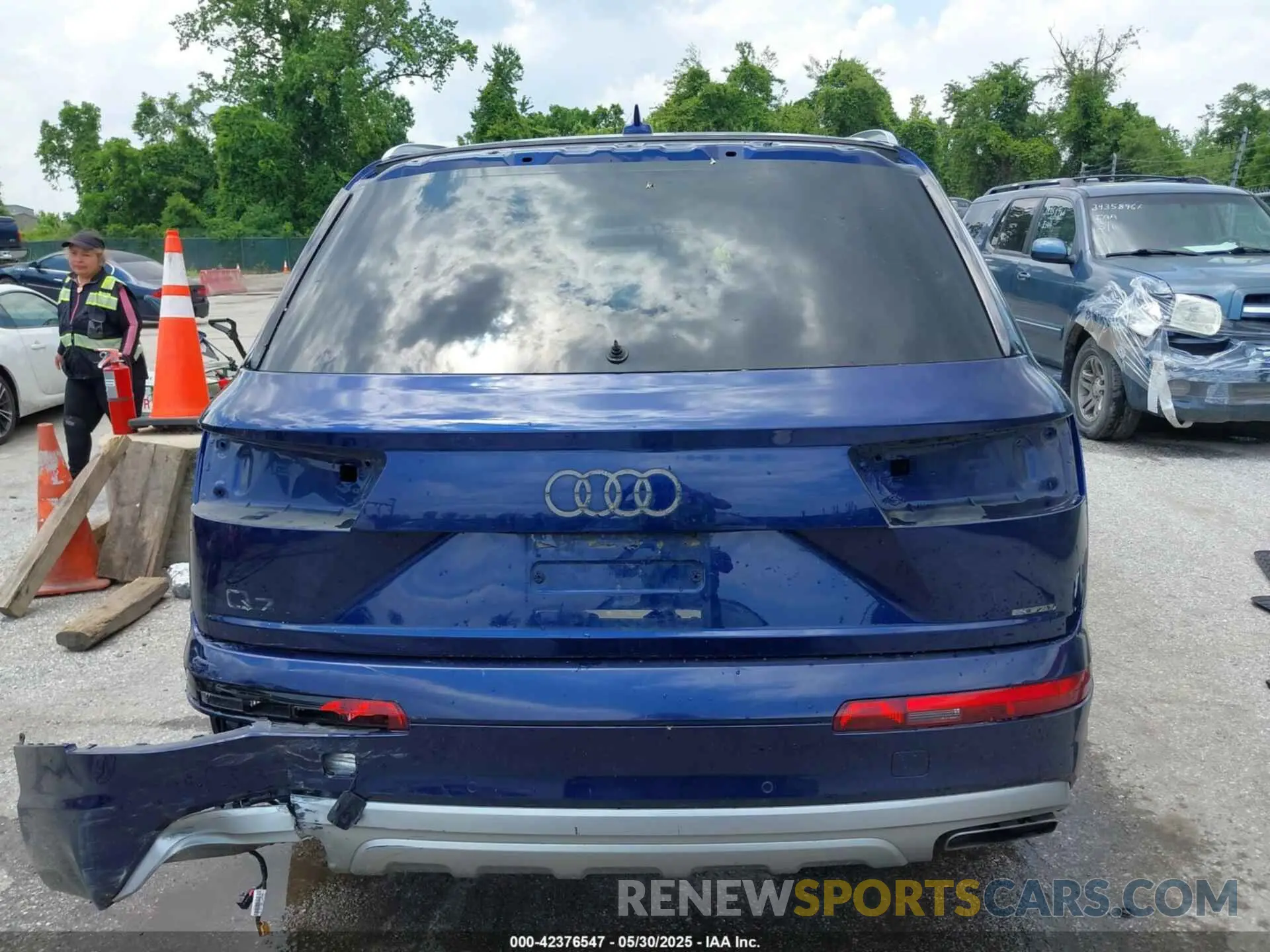 16 Photograph of a damaged car WA1LAAF78KD037422 AUDI Q7 2019