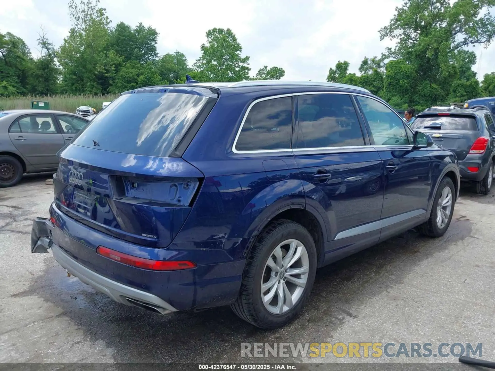 4 Photograph of a damaged car WA1LAAF78KD037422 AUDI Q7 2019