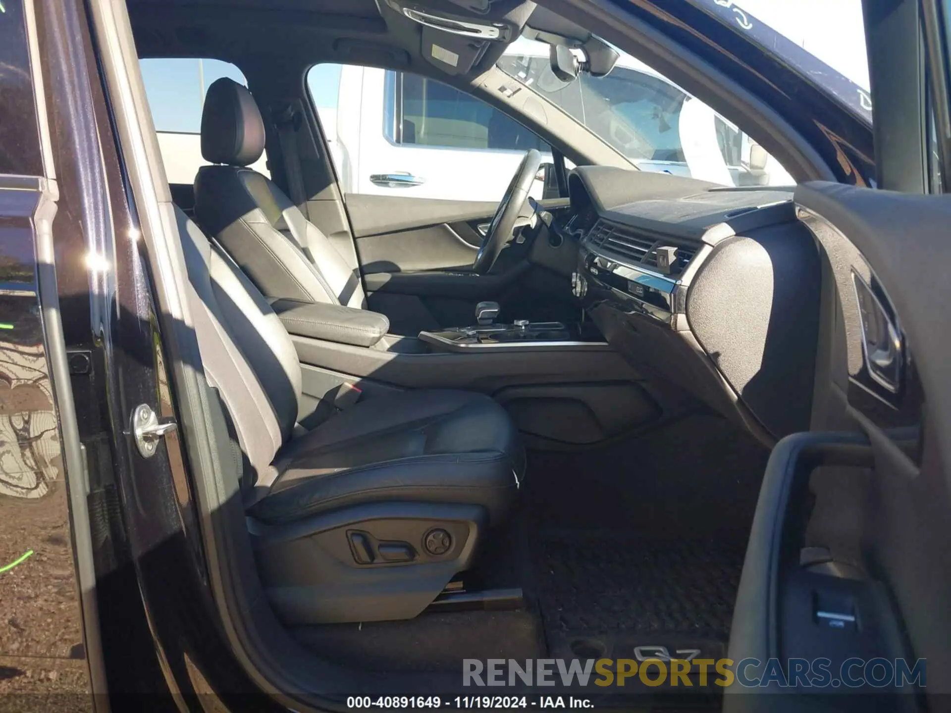 5 Photograph of a damaged car WA1LAAF78KD047772 AUDI Q7 2019