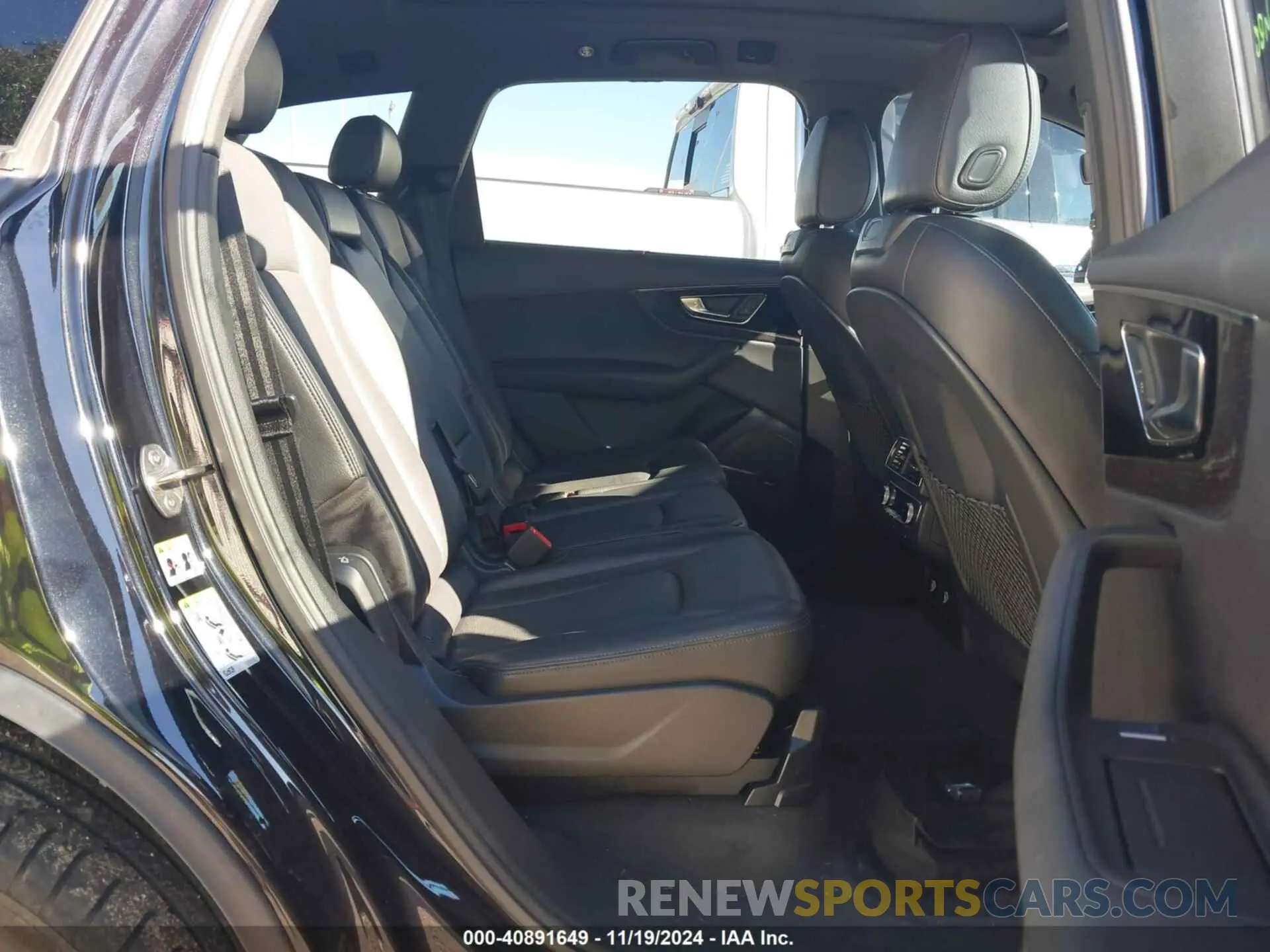 8 Photograph of a damaged car WA1LAAF78KD047772 AUDI Q7 2019