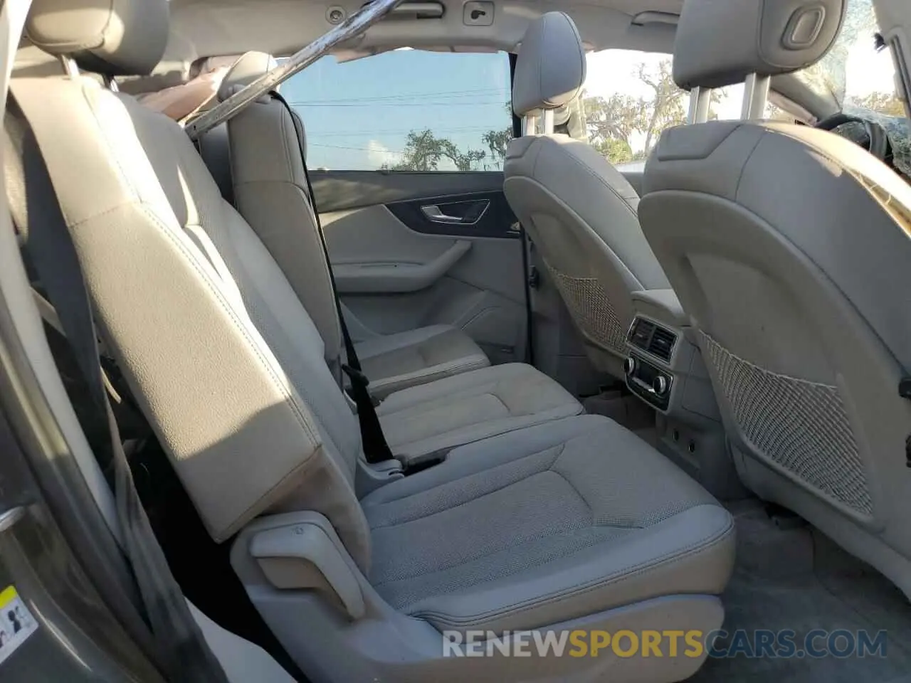 11 Photograph of a damaged car WA1LAAF79KD006146 AUDI Q7 2019