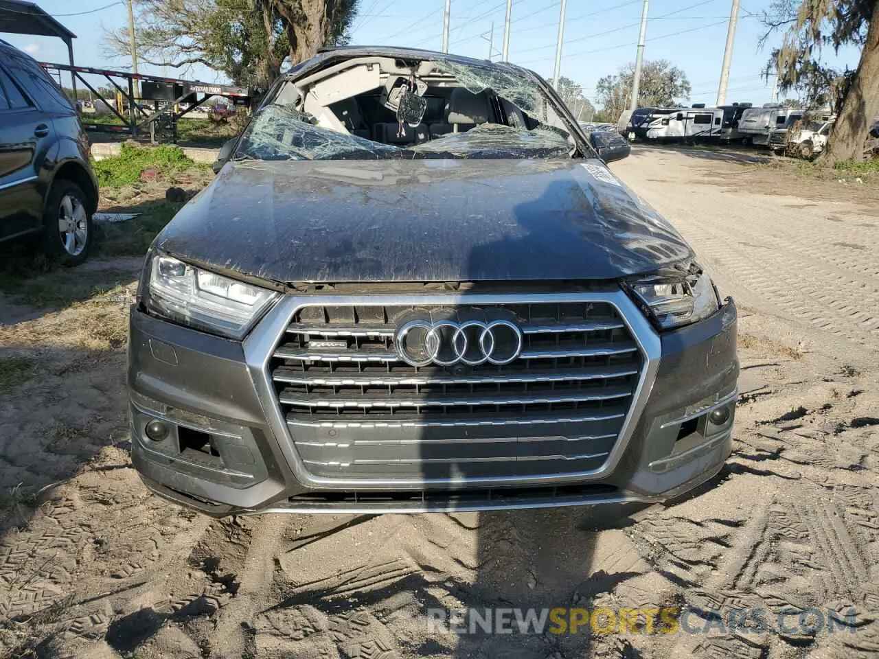 5 Photograph of a damaged car WA1LAAF79KD006146 AUDI Q7 2019