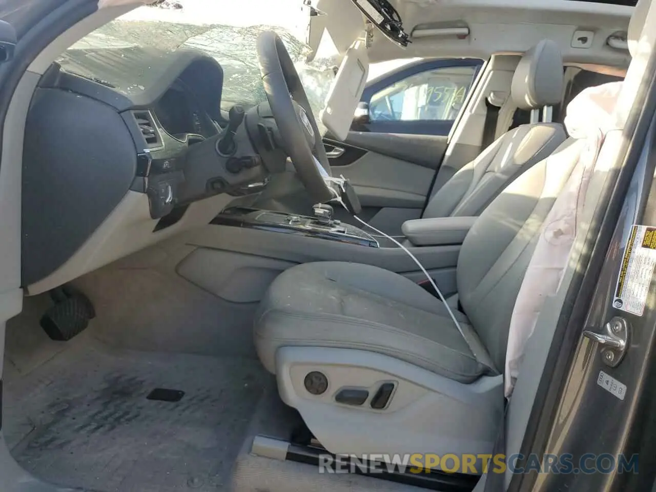 7 Photograph of a damaged car WA1LAAF79KD006146 AUDI Q7 2019