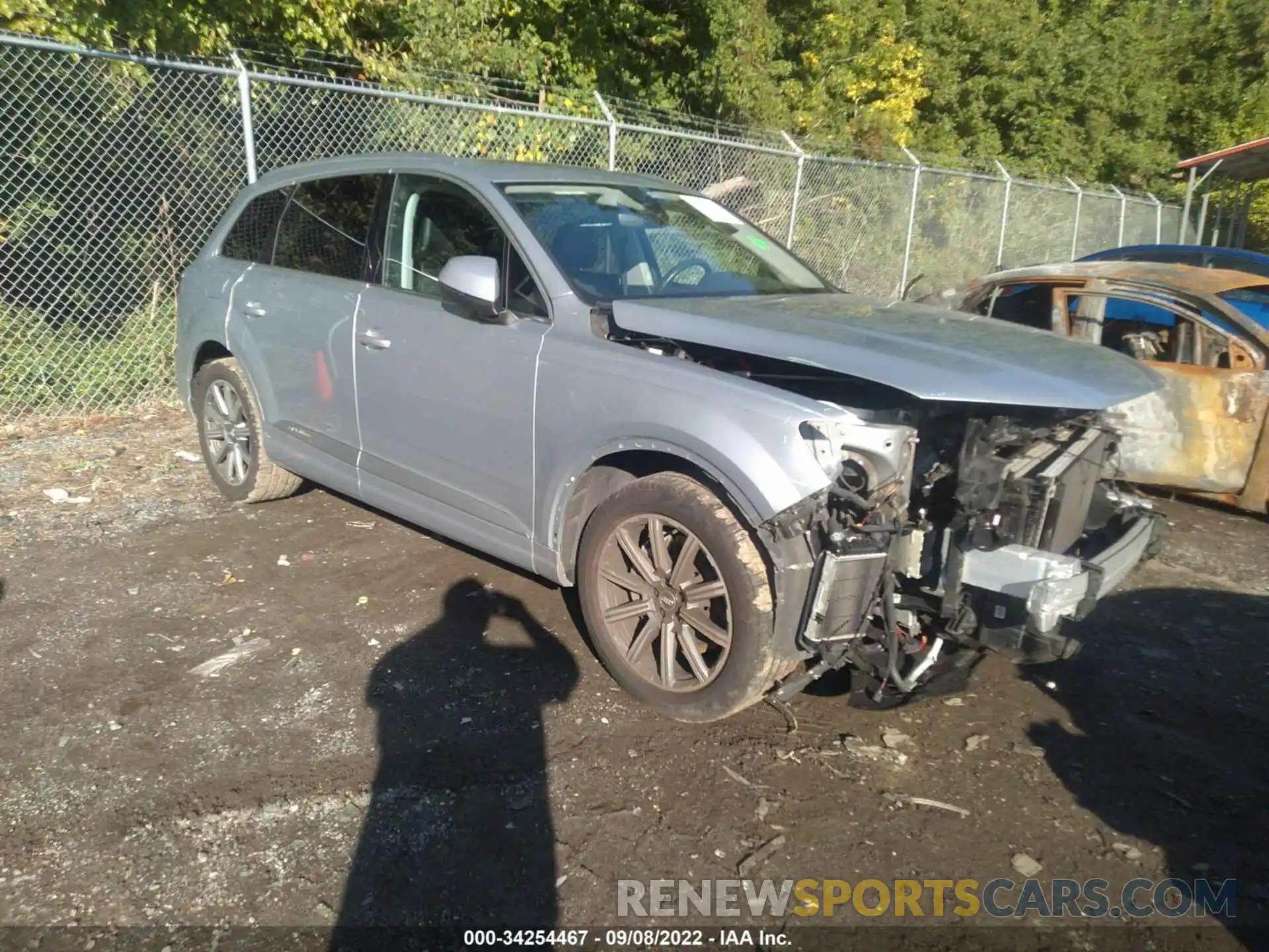 1 Photograph of a damaged car WA1LAAF79KD011024 AUDI Q7 2019