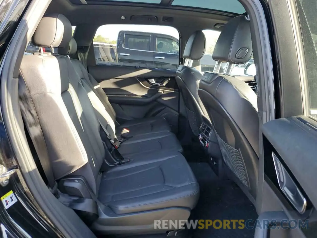 11 Photograph of a damaged car WA1LAAF79KD013503 AUDI Q7 2019