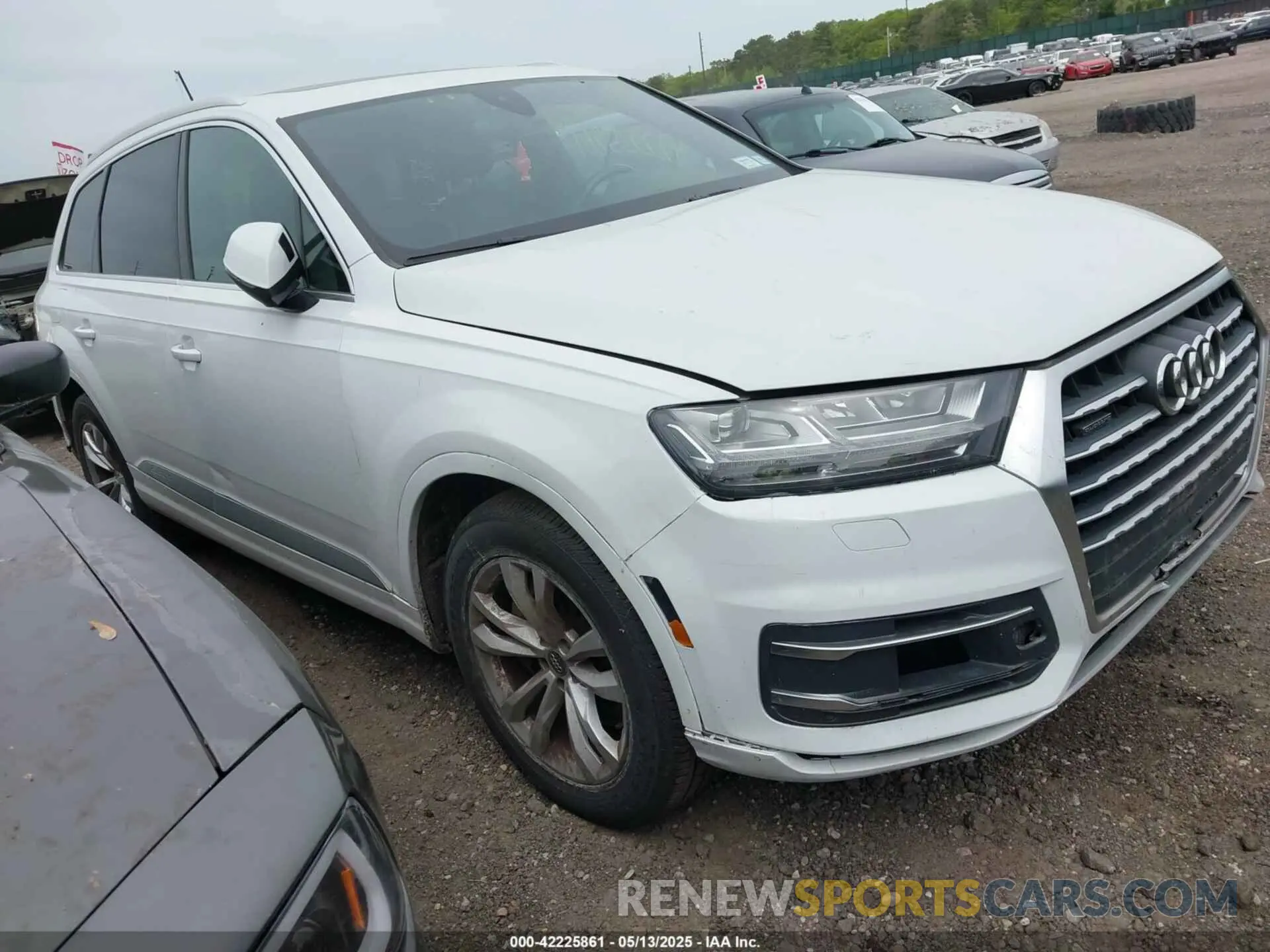 1 Photograph of a damaged car WA1LAAF7XKD006382 AUDI Q7 2019