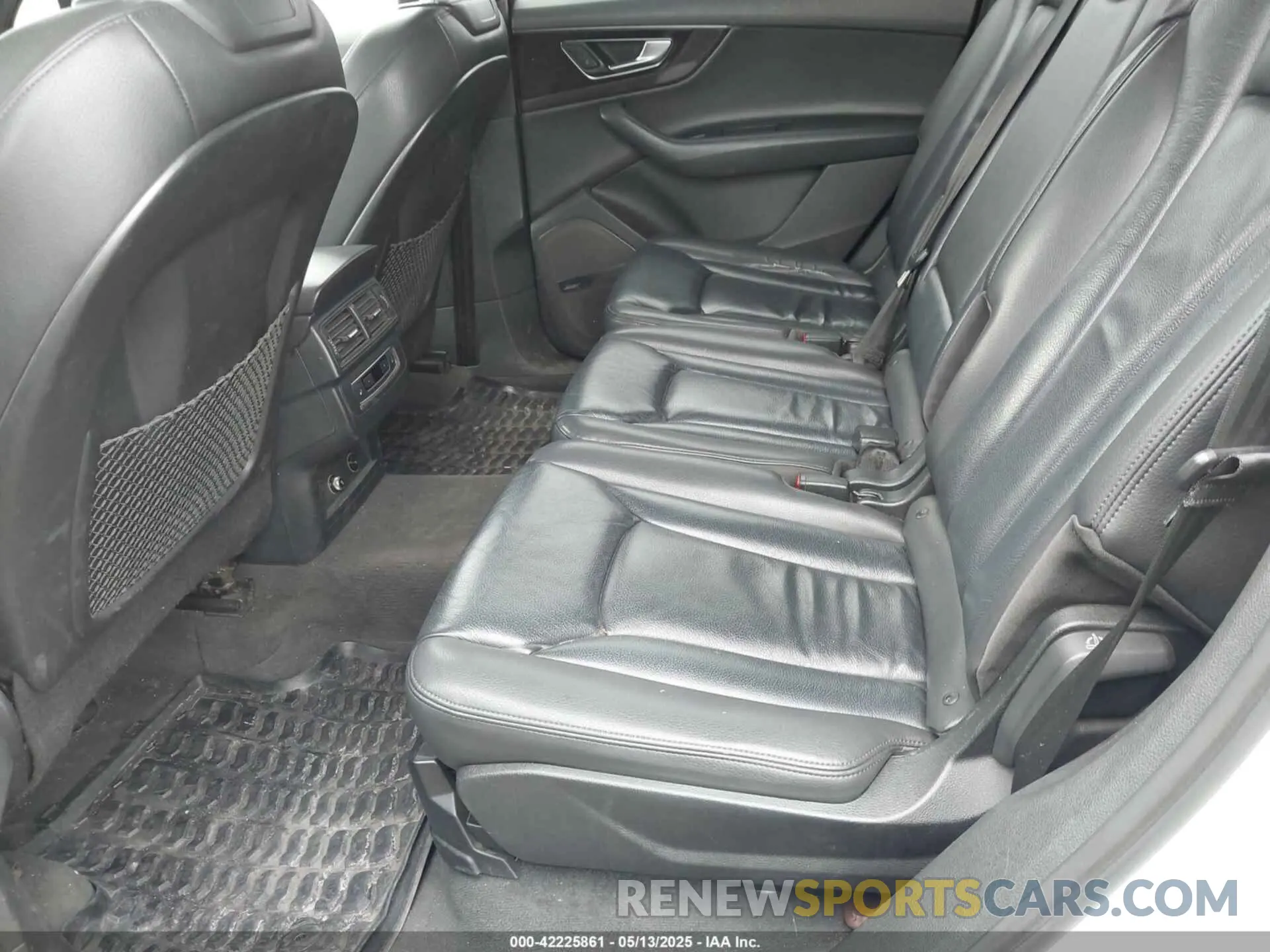 8 Photograph of a damaged car WA1LAAF7XKD006382 AUDI Q7 2019