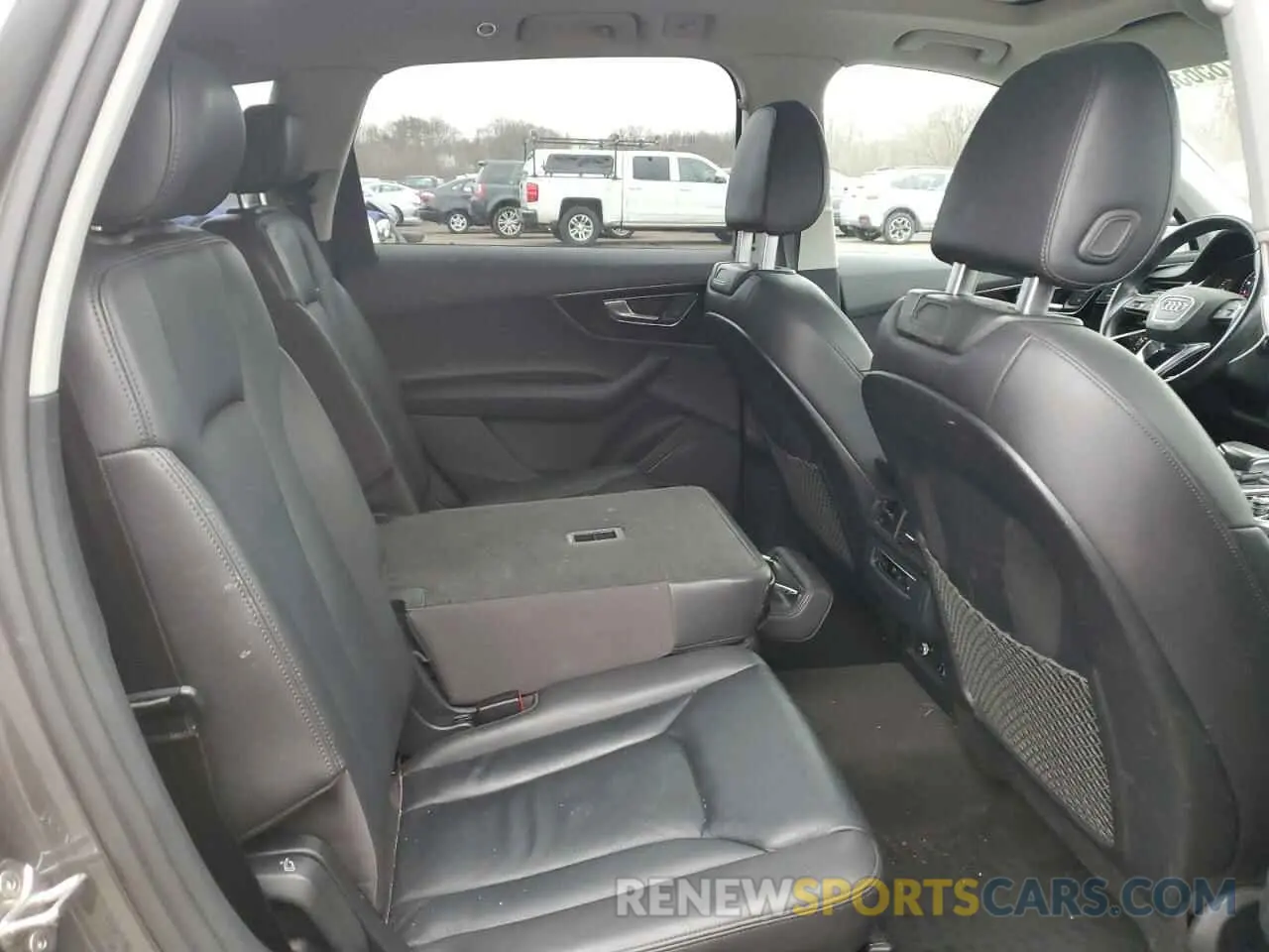 11 Photograph of a damaged car WA1LAAF7XKD013901 AUDI Q7 2019