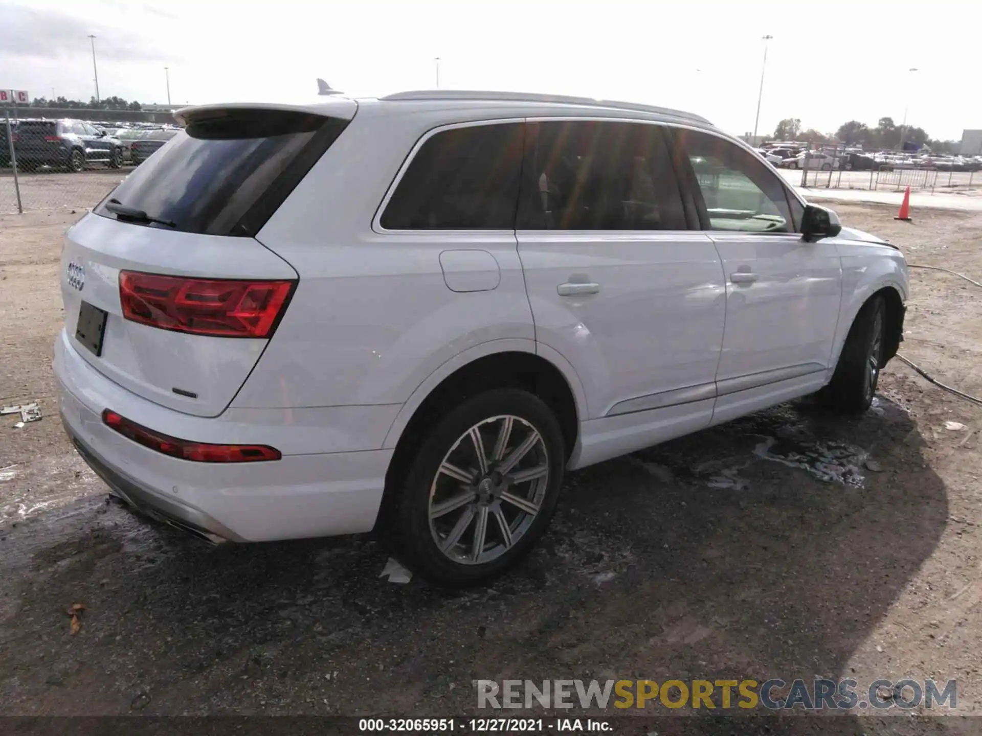 4 Photograph of a damaged car WA1LAAF7XKD041763 AUDI Q7 2019