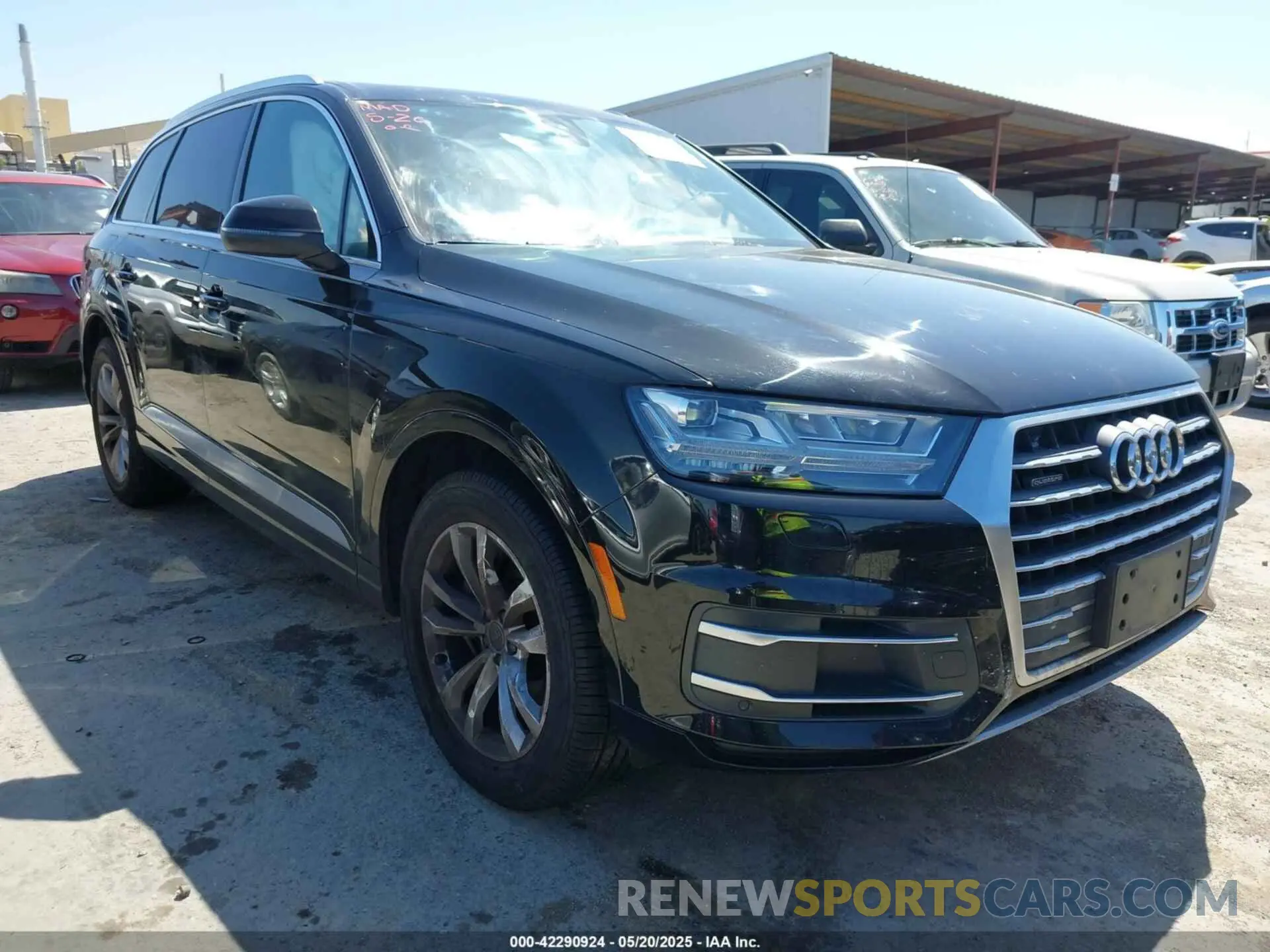 1 Photograph of a damaged car WA1LHAF70KD018858 AUDI Q7 2019