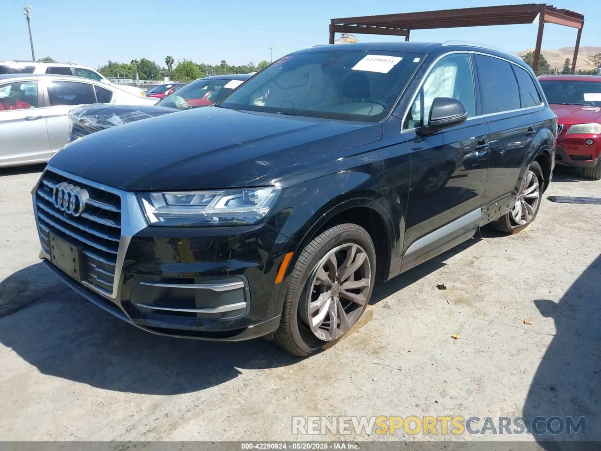2 Photograph of a damaged car WA1LHAF70KD018858 AUDI Q7 2019