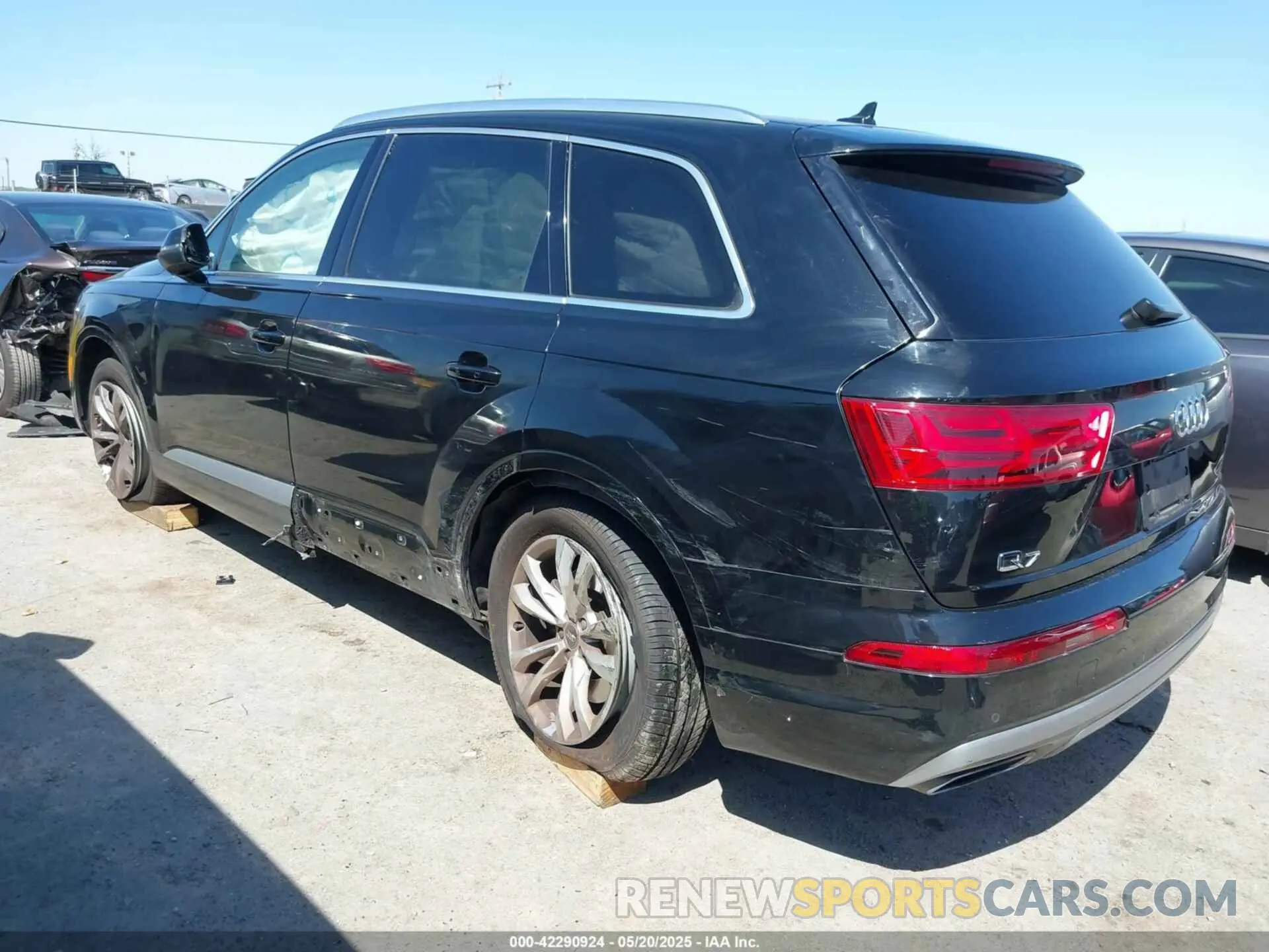 3 Photograph of a damaged car WA1LHAF70KD018858 AUDI Q7 2019